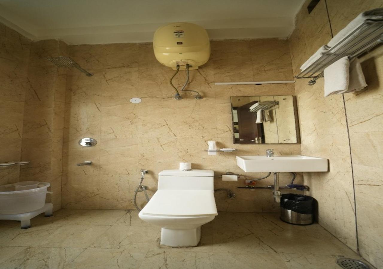 Runway Residency At Pitampura Bed & Breakfast