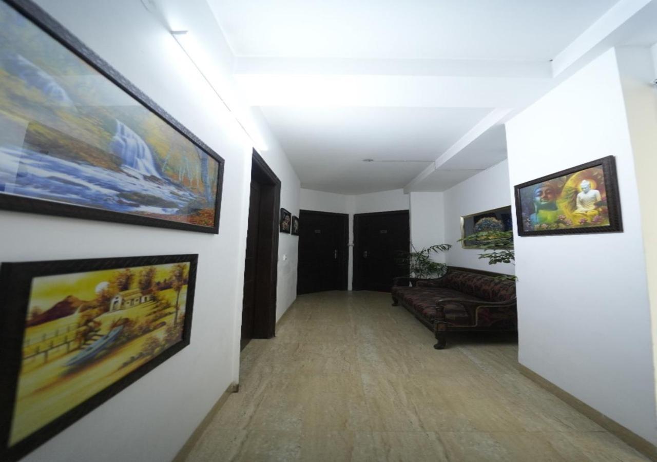 Bed & Breakfast Runway Residency At Pitampura