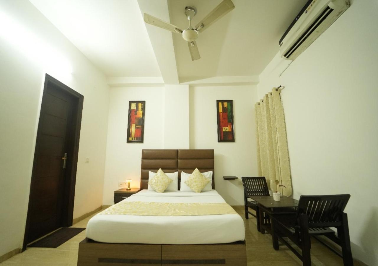Runway Residency At Pitampura Bed & Breakfast *