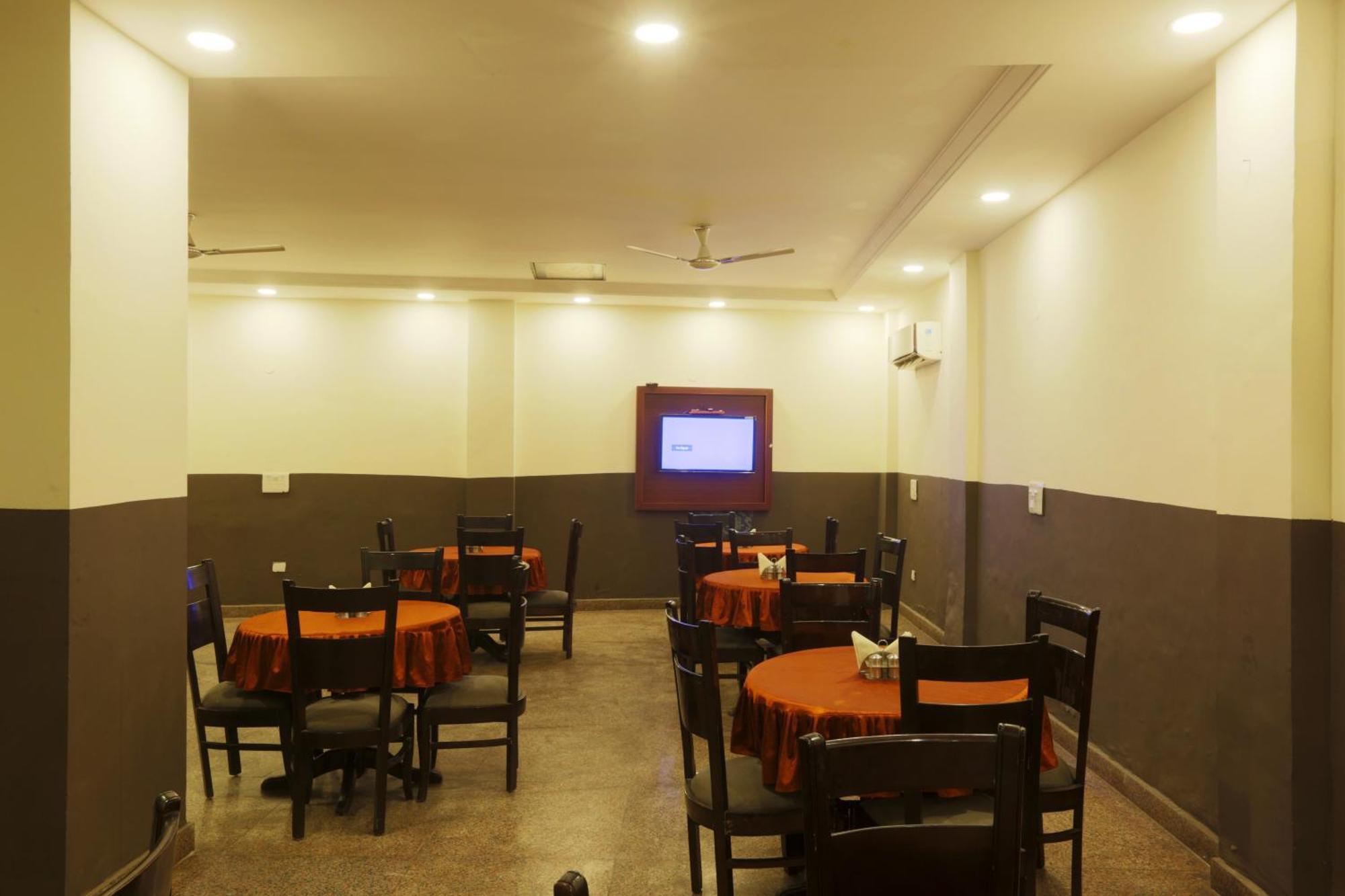 Bed & Breakfast Sky Plaza At Delhi Airport 3*