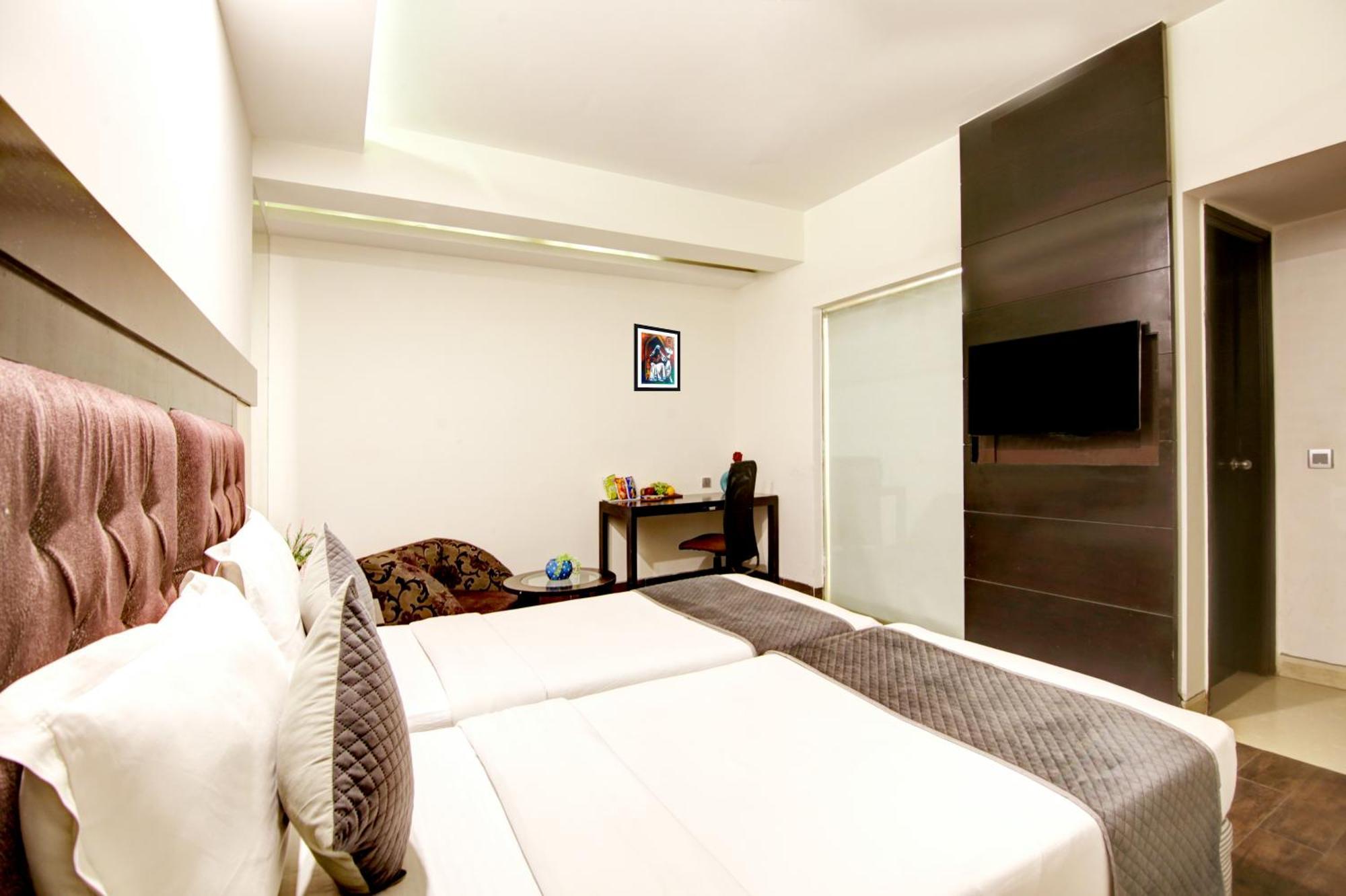 At Good Time - Close To Karol Bagh Metro Station And Centre