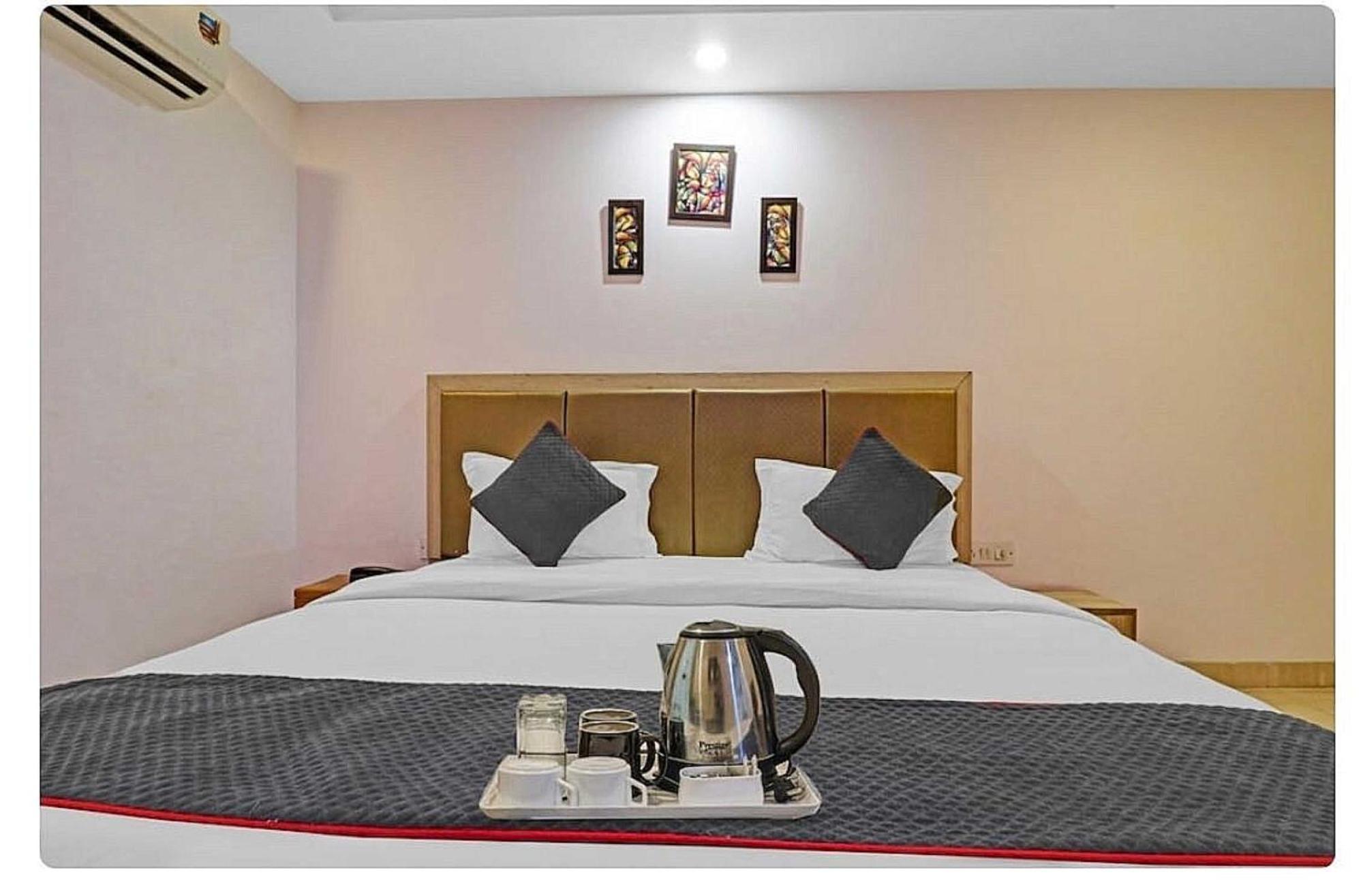 Hotel Super O Mahal 3*