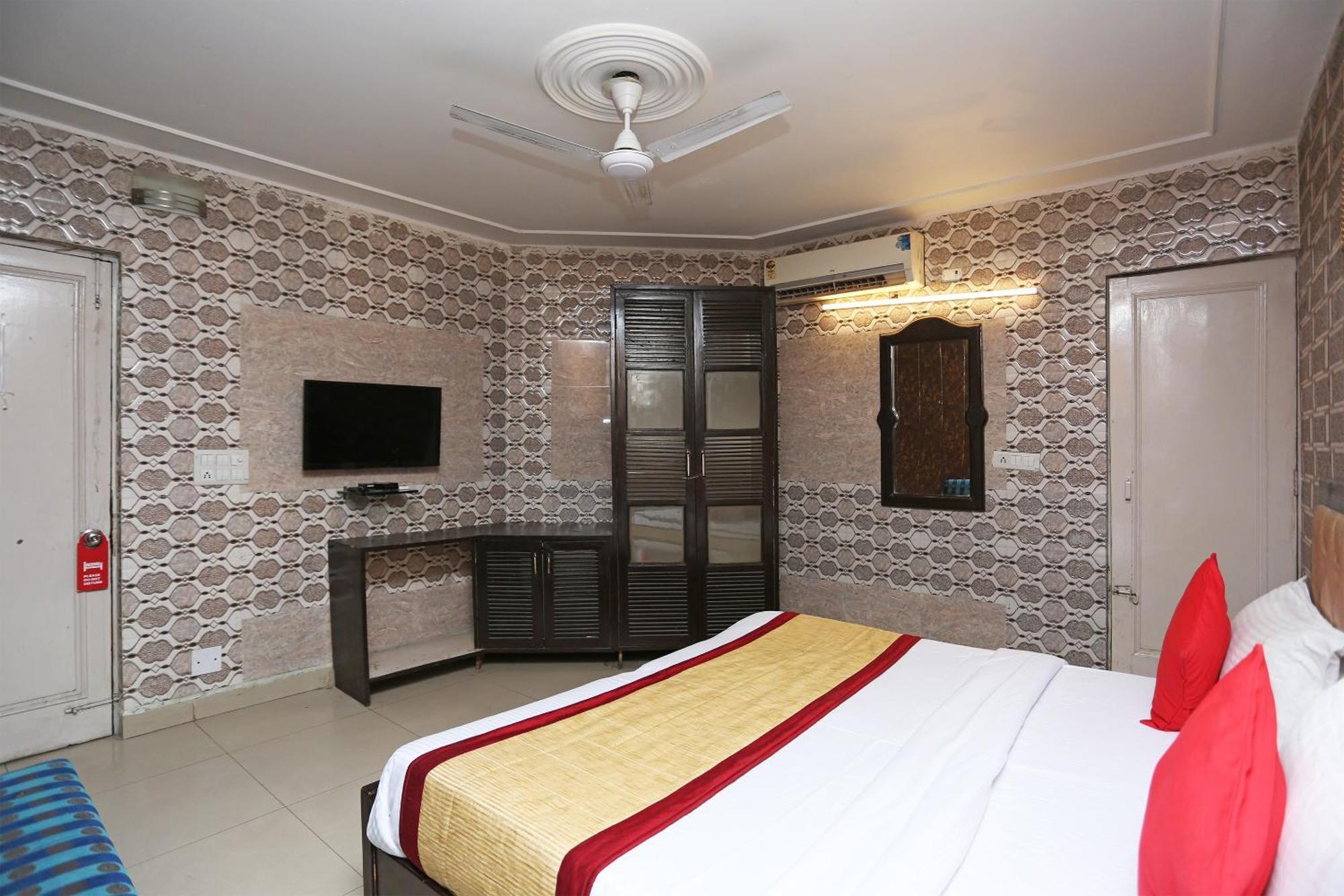 O Gera's M Hotel