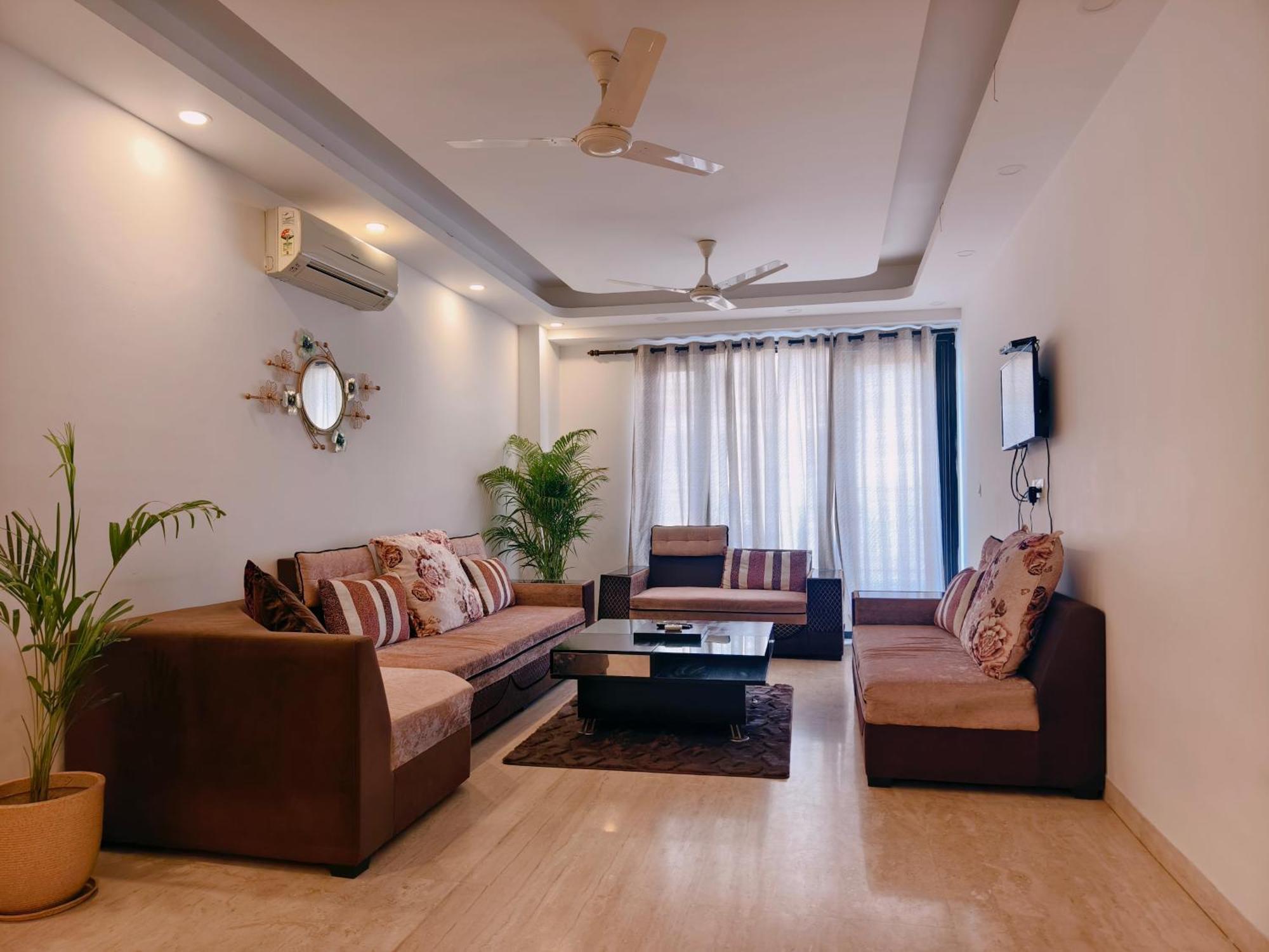 Palatial 3bhk With Terrace! Greater Kailash 1 *