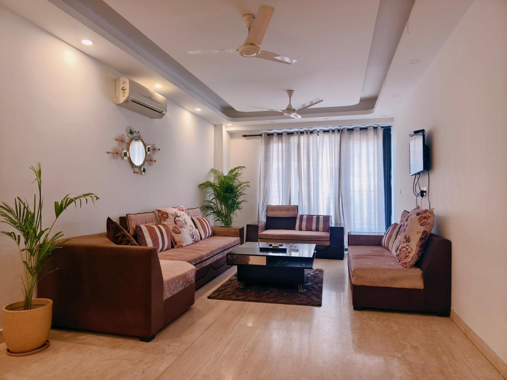 Palatial 3bhk With Terrace! Greater Kailash 1 Nova Deli
