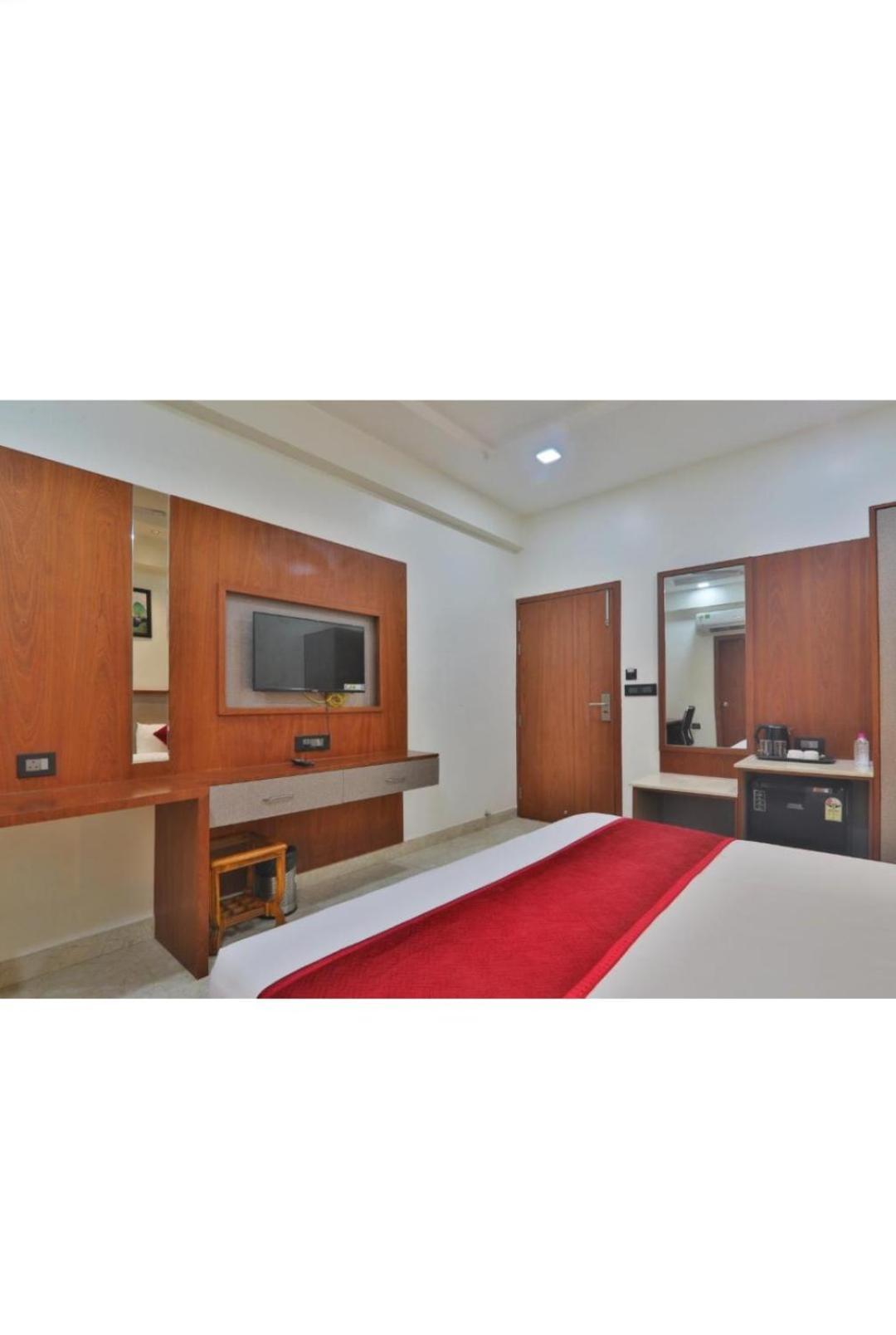 Soft Petal Residency Near Delhi International Airport 3*
