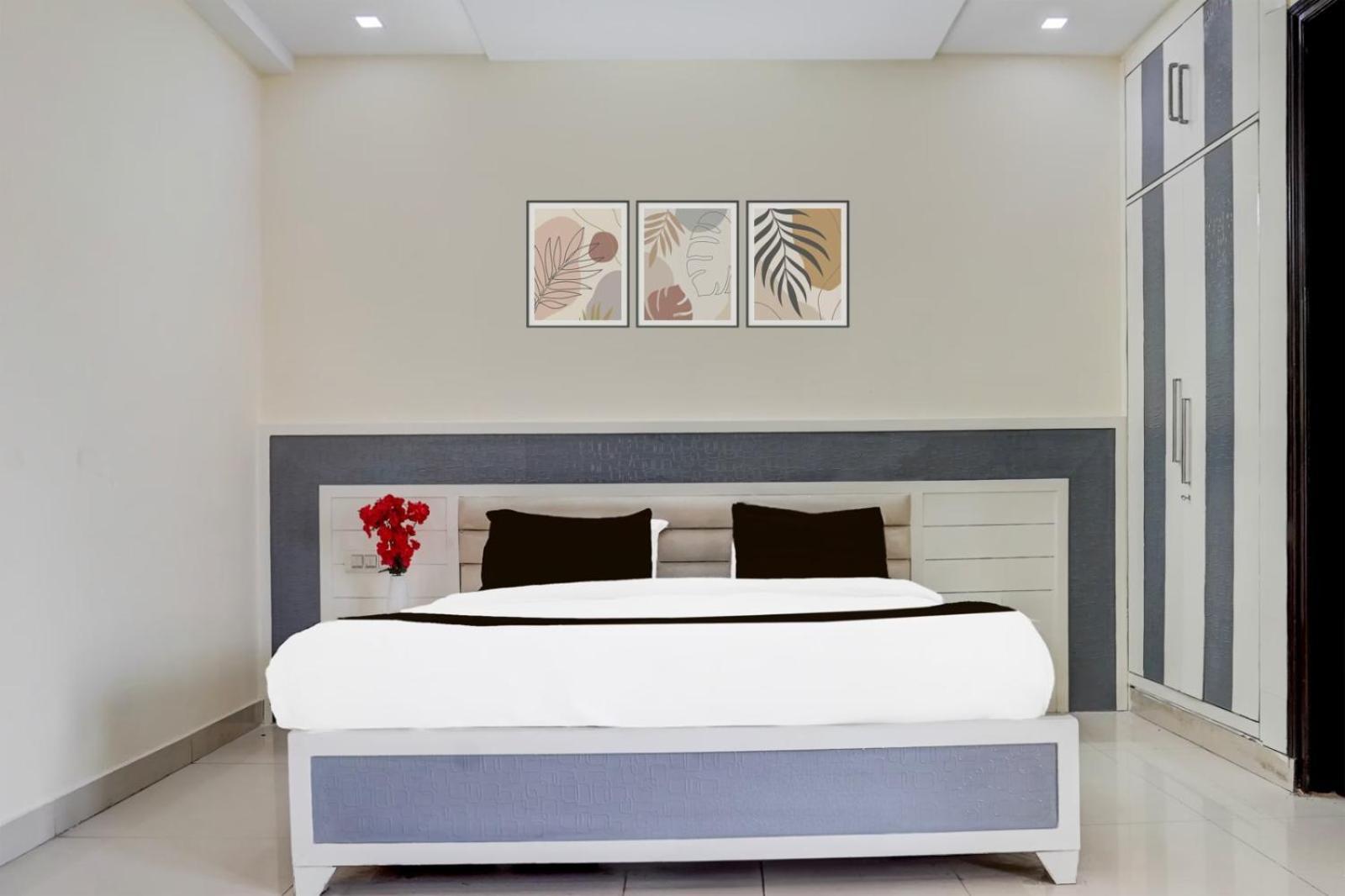 'hotel Grand Lowsan New Delhi