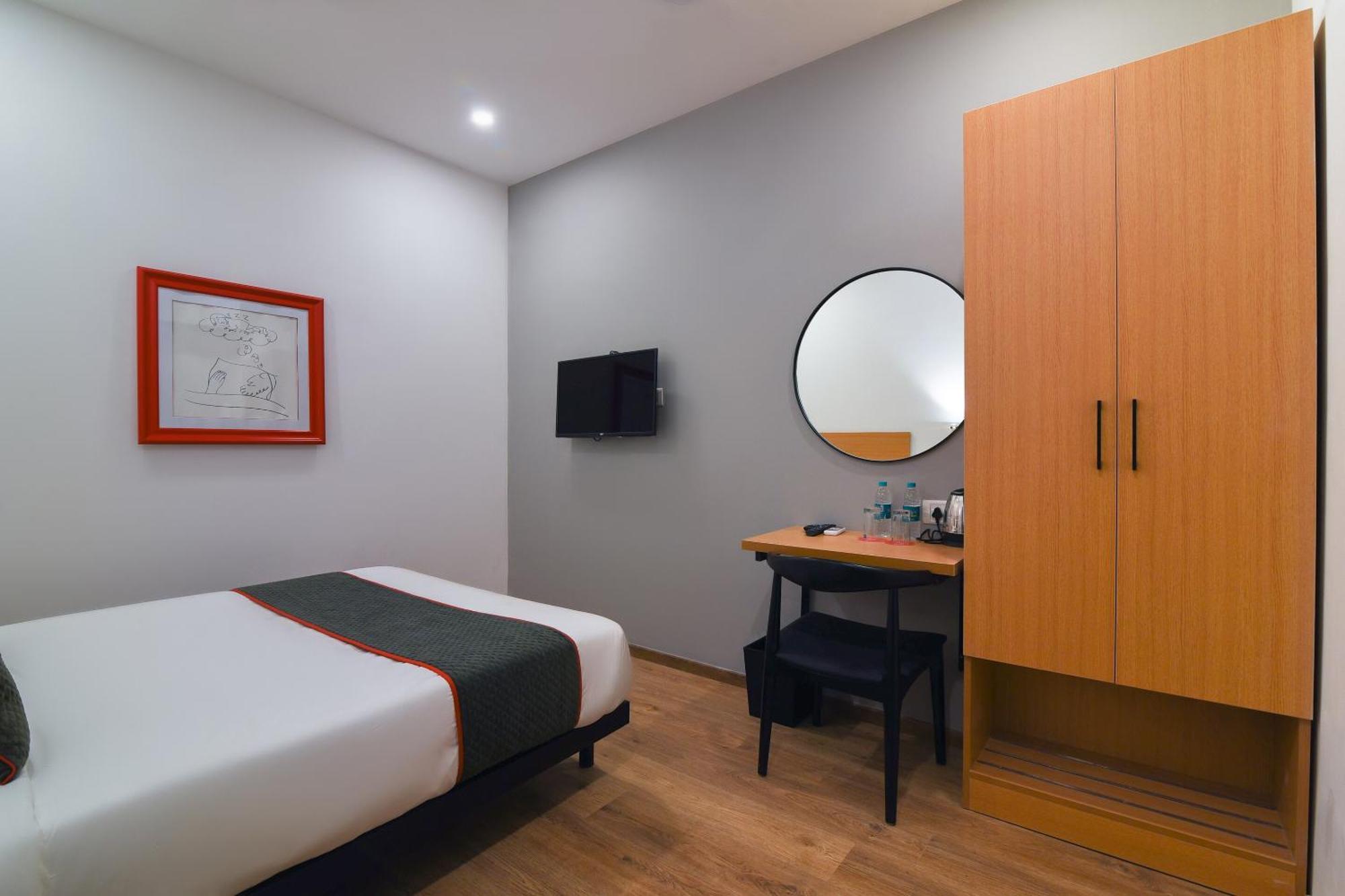 Hotel Belwood Near Delhi Airport
