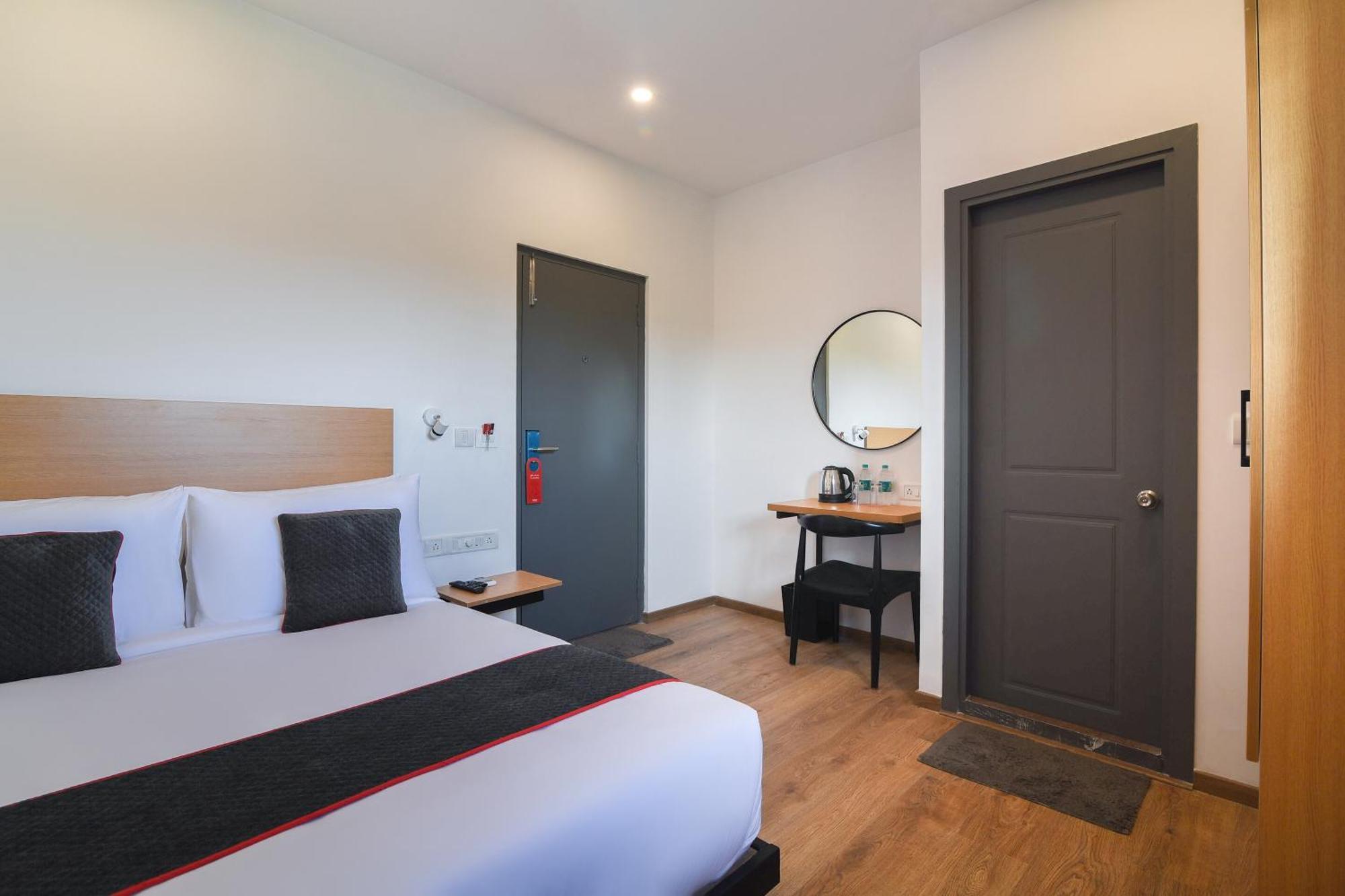 Belwood Near Delhi Airport Hotel 4*