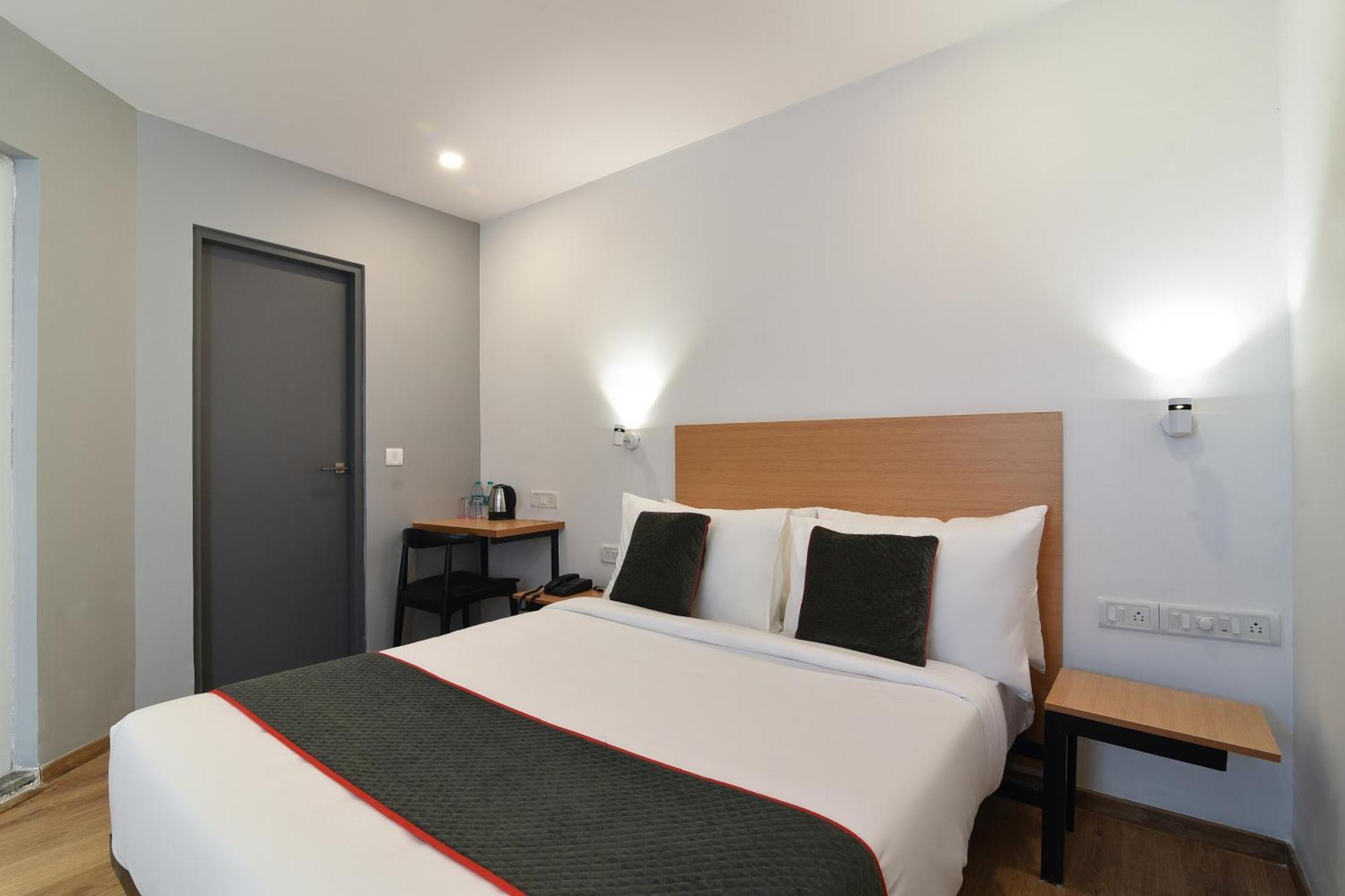 Hotel Belwood Near Delhi Airport