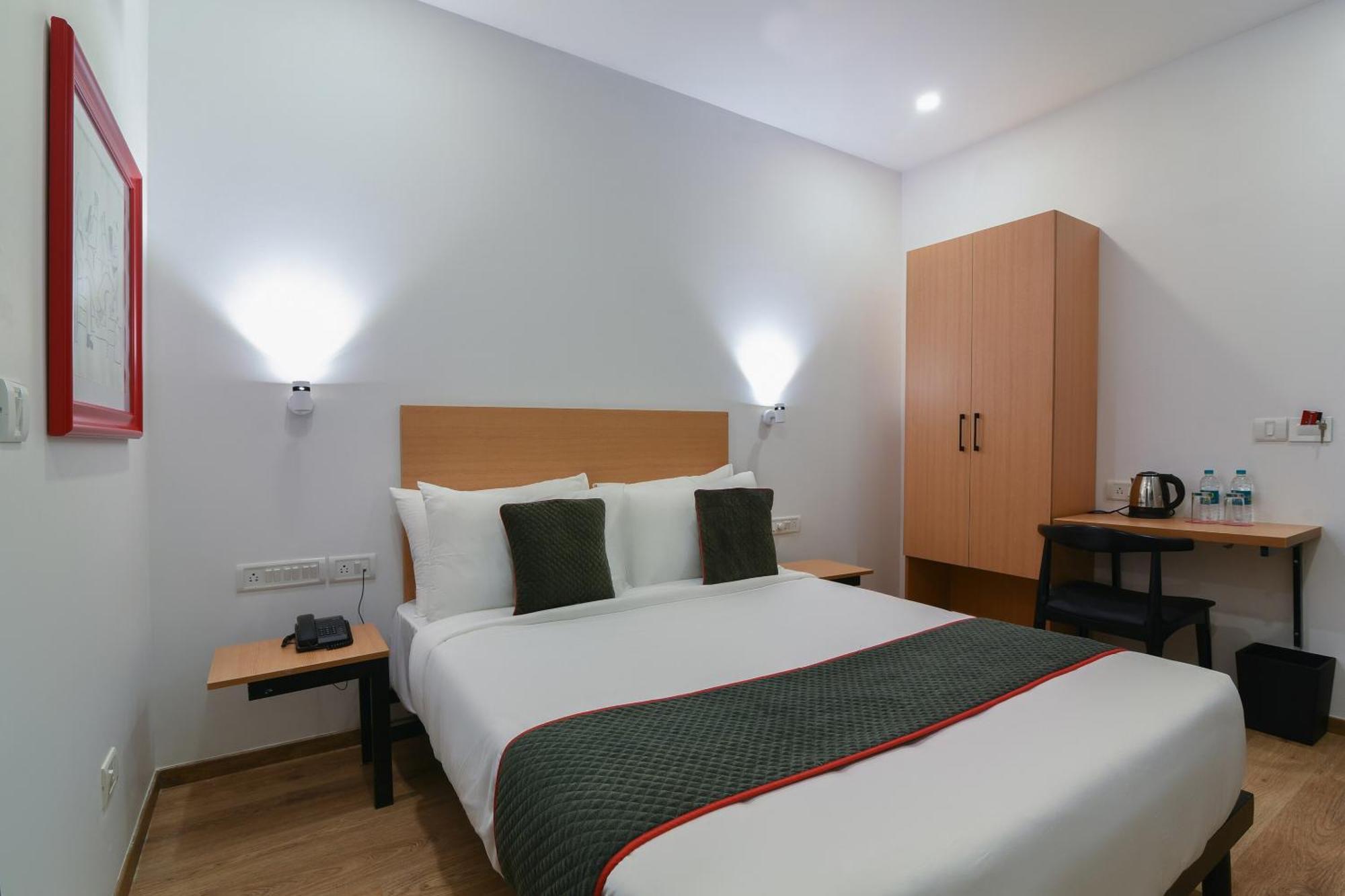 Hotel Belwood Near Delhi Airport 4*