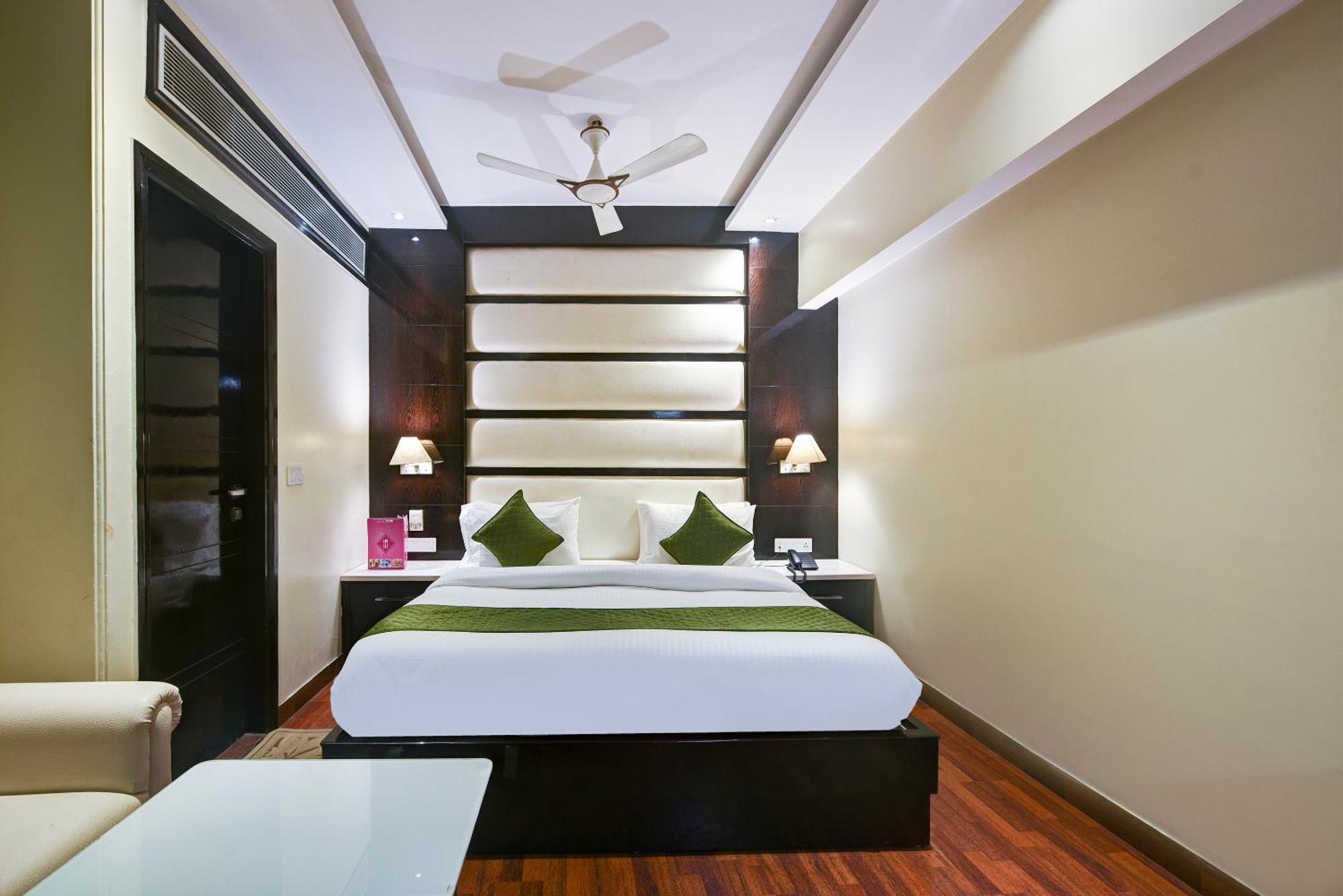 Geet Deluxe New Delhi