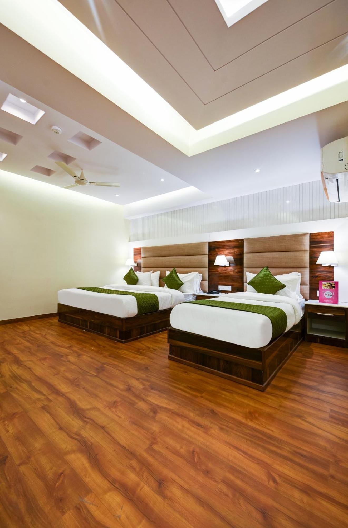 Geet Deluxe * New Delhi