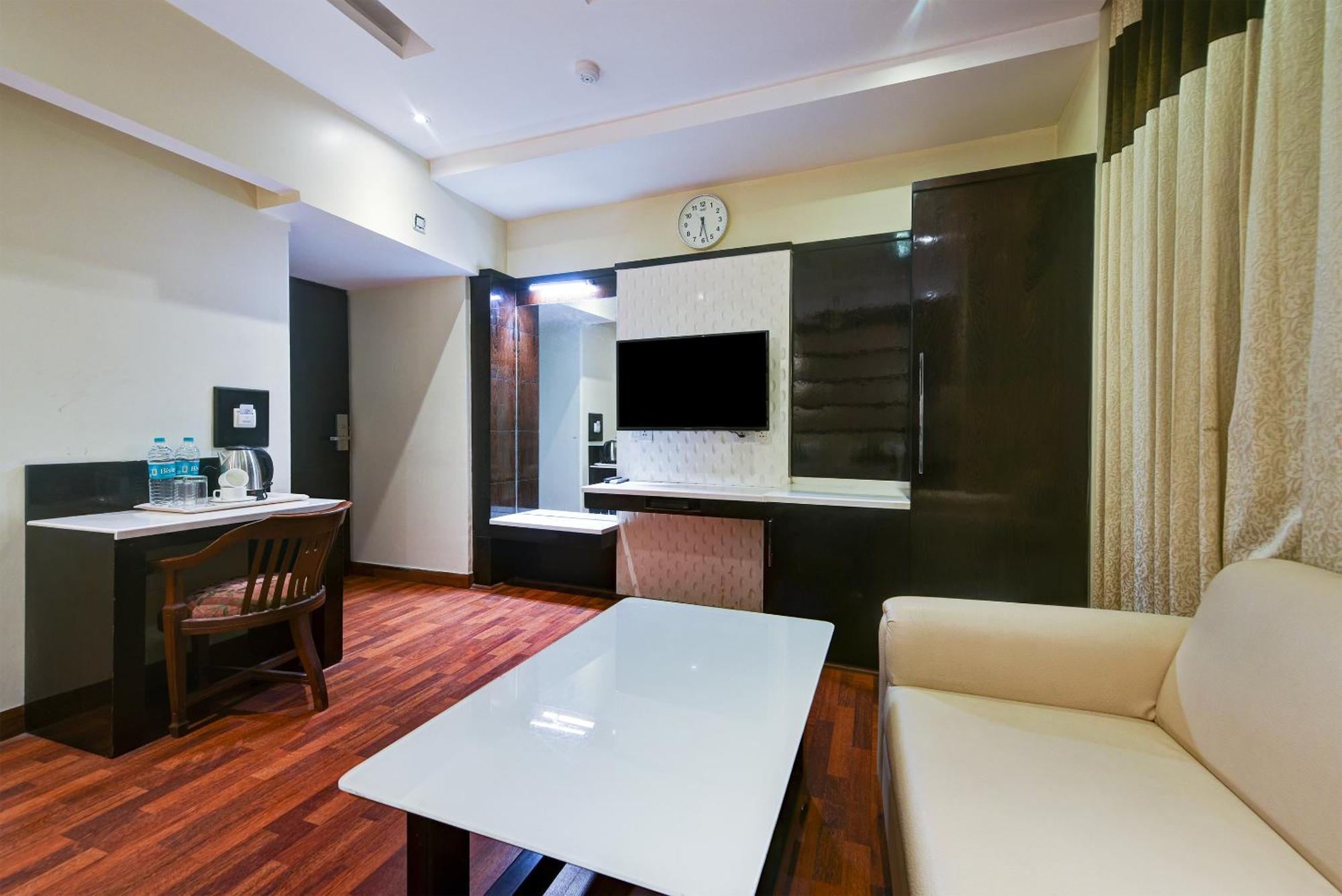 Geet Deluxe Guest house