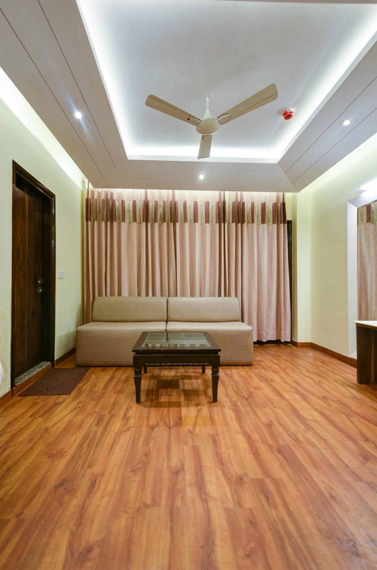 Geet Deluxe Guest house *
