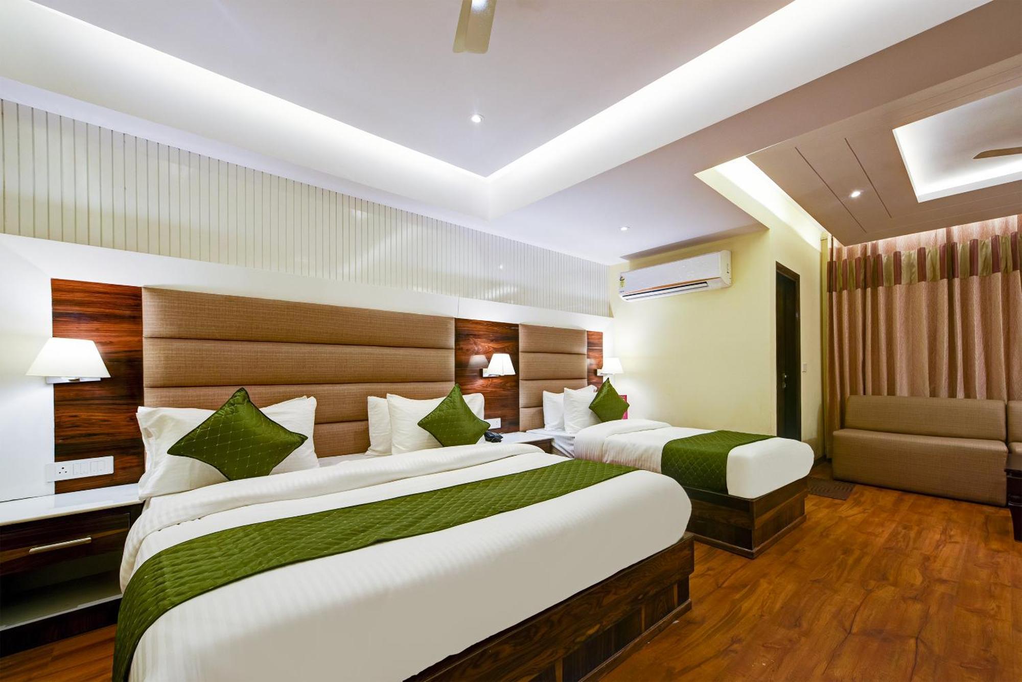 Geet Deluxe * New Delhi