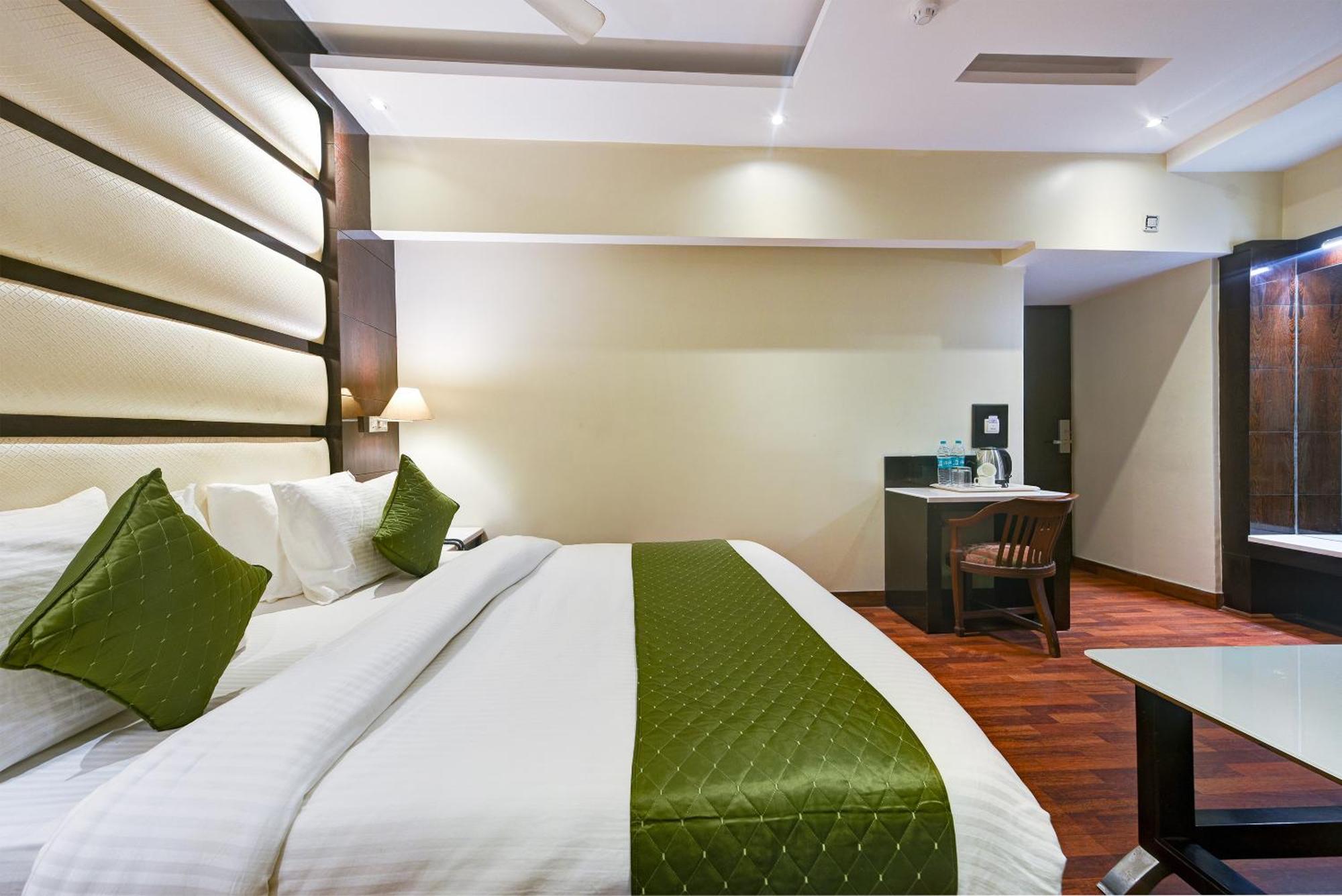 Geet Deluxe Guest house