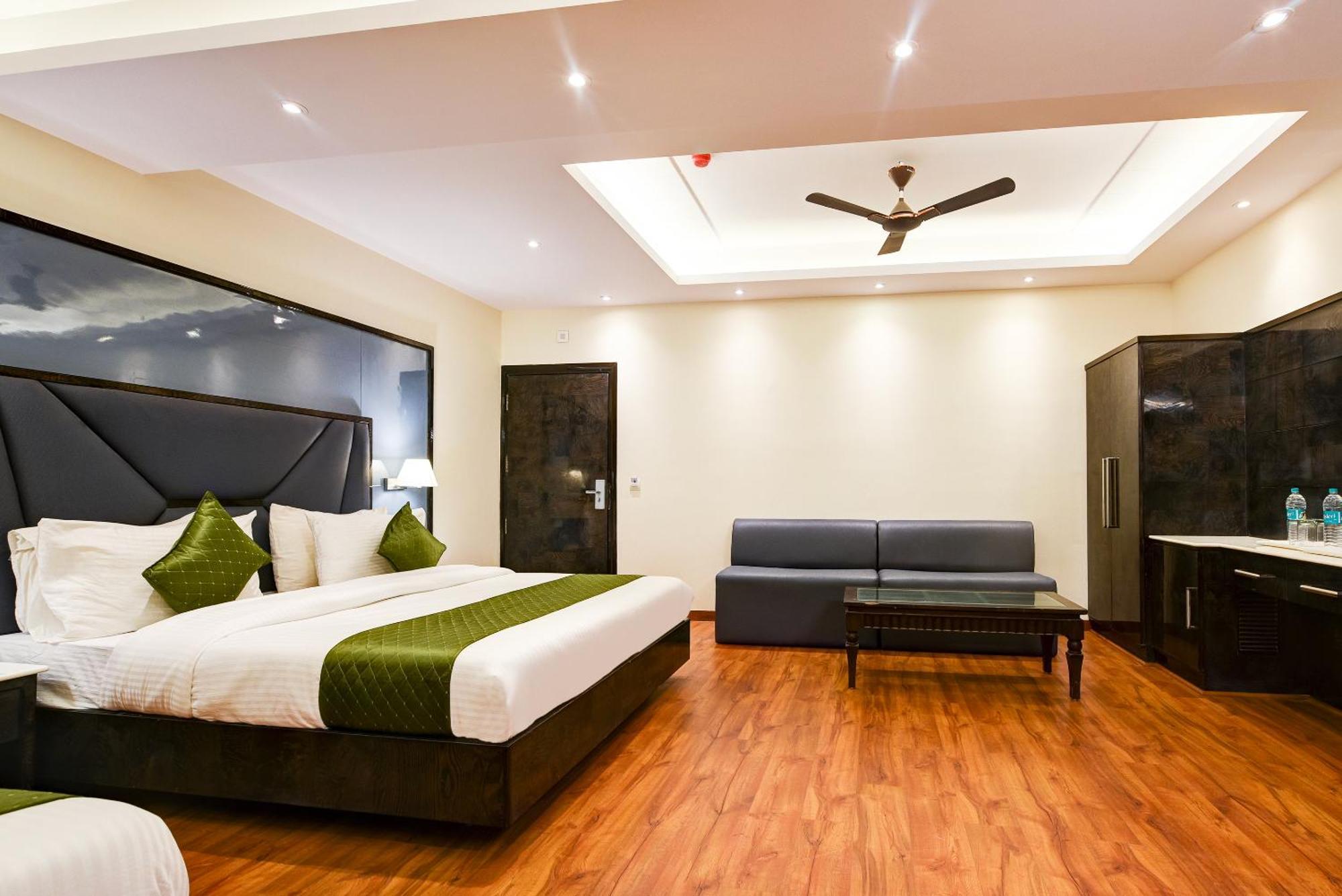 Geet Deluxe New Delhi