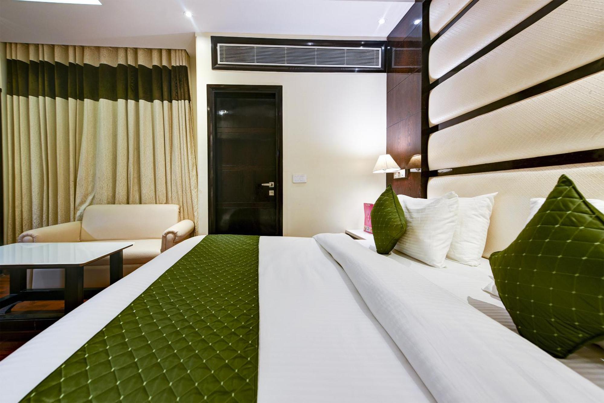 Geet Deluxe * New Delhi