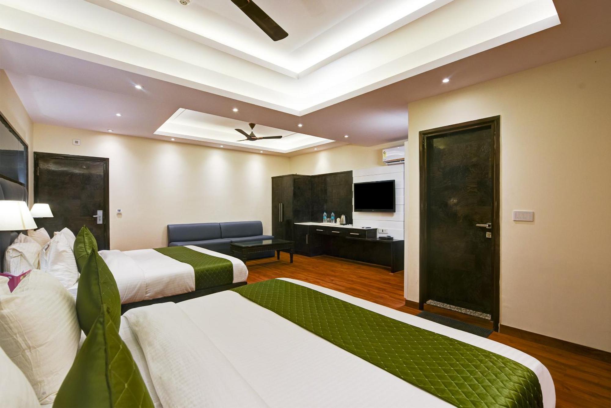 Geet Deluxe * New Delhi