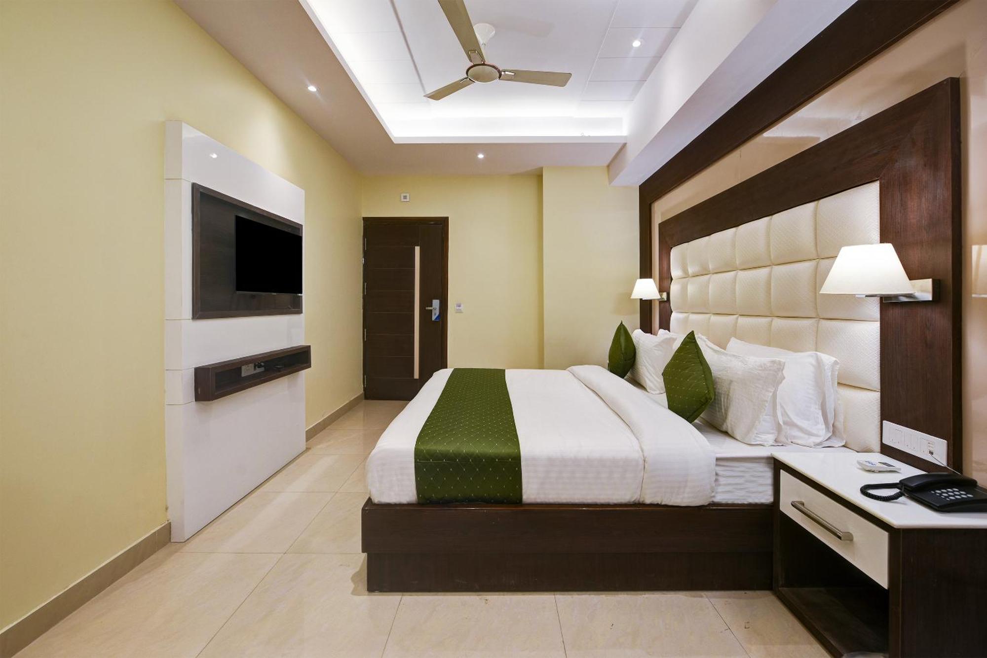 Geet Deluxe New Delhi