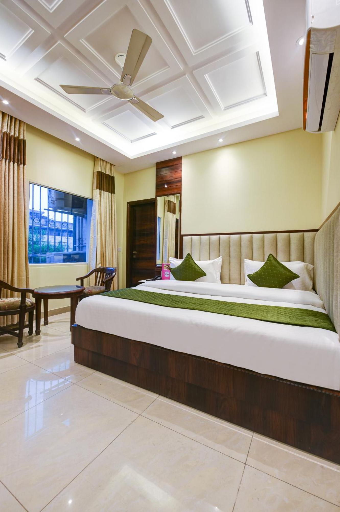 Geet Deluxe Guest house