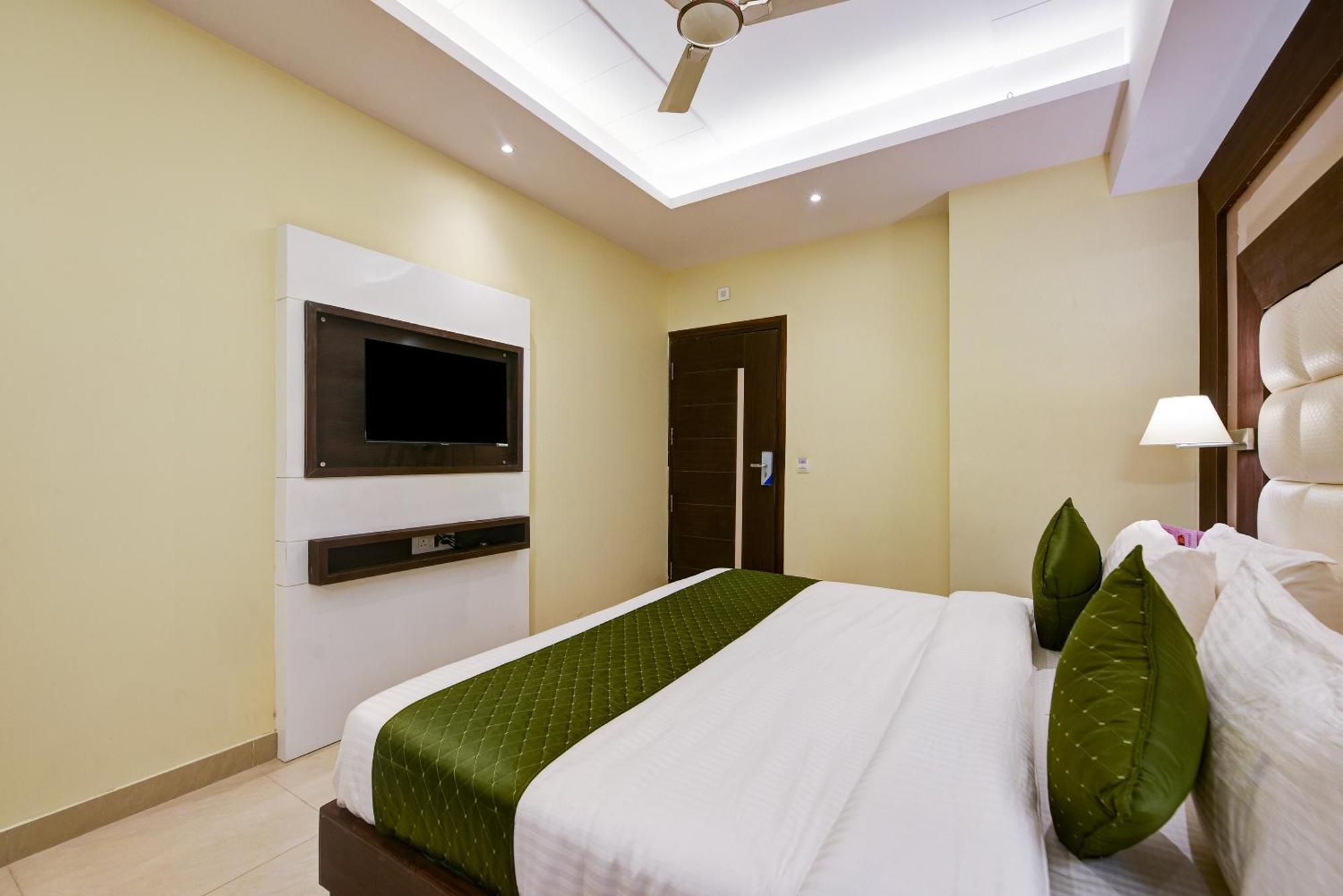 Geet Deluxe * New Delhi
