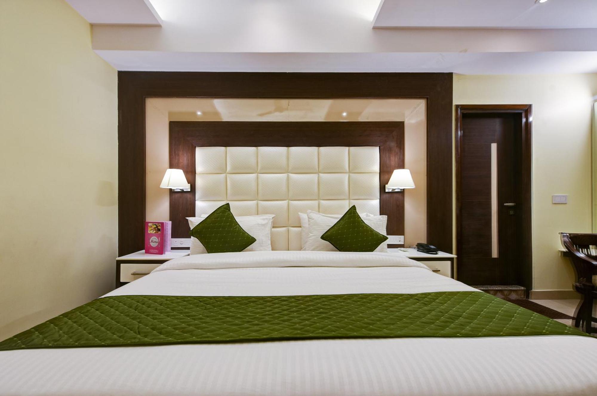 Geet Deluxe Guest house
