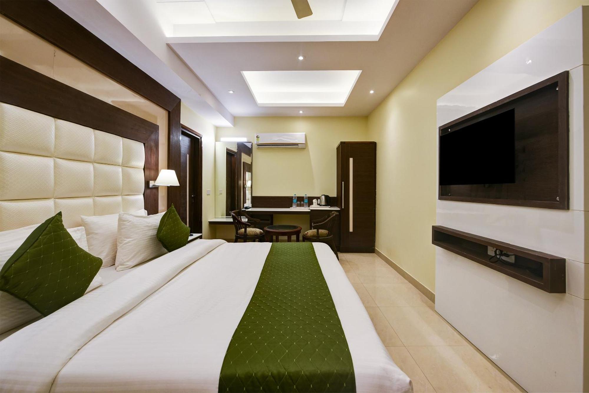 Geet Deluxe Guest house *