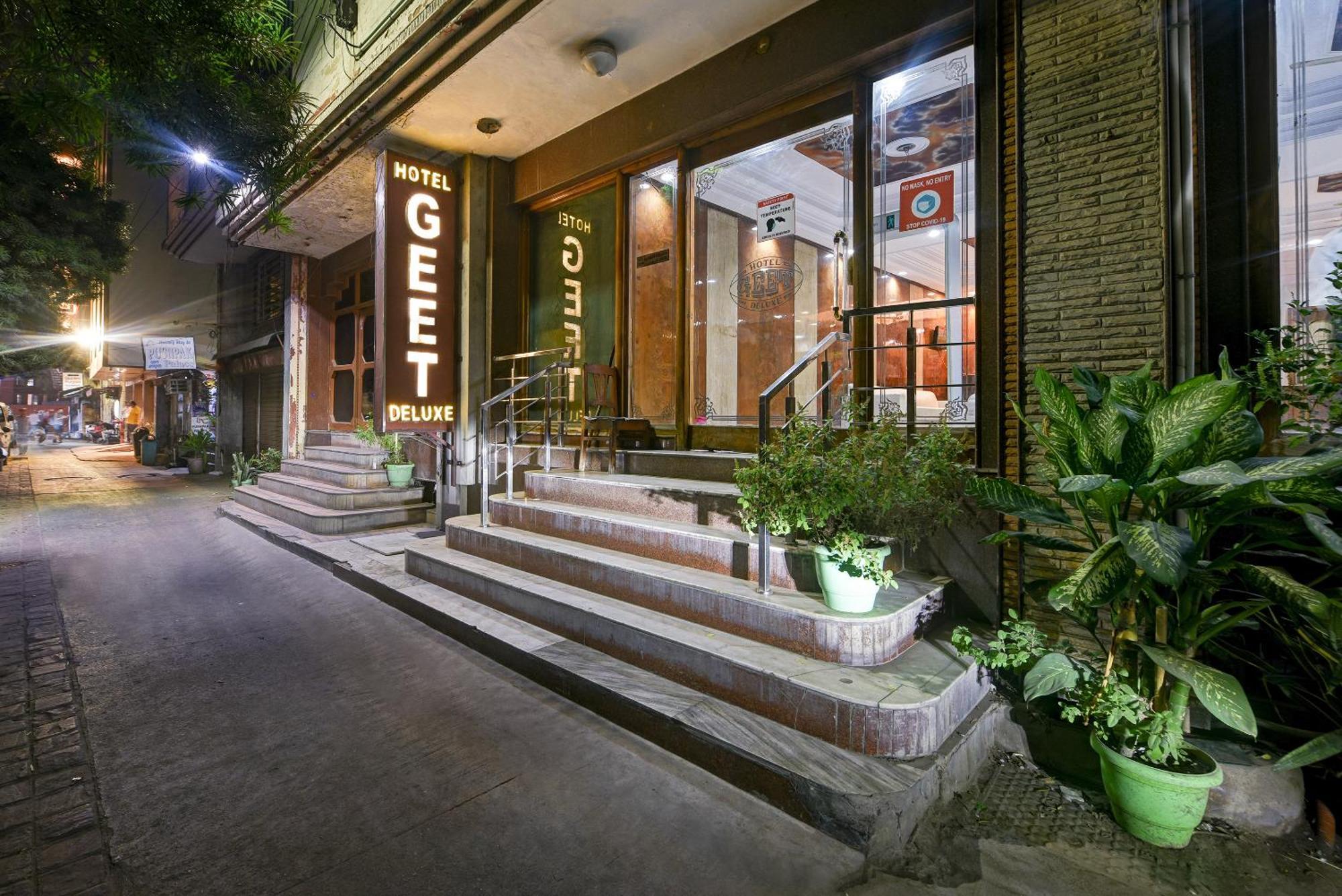 Geet Deluxe * New Delhi
