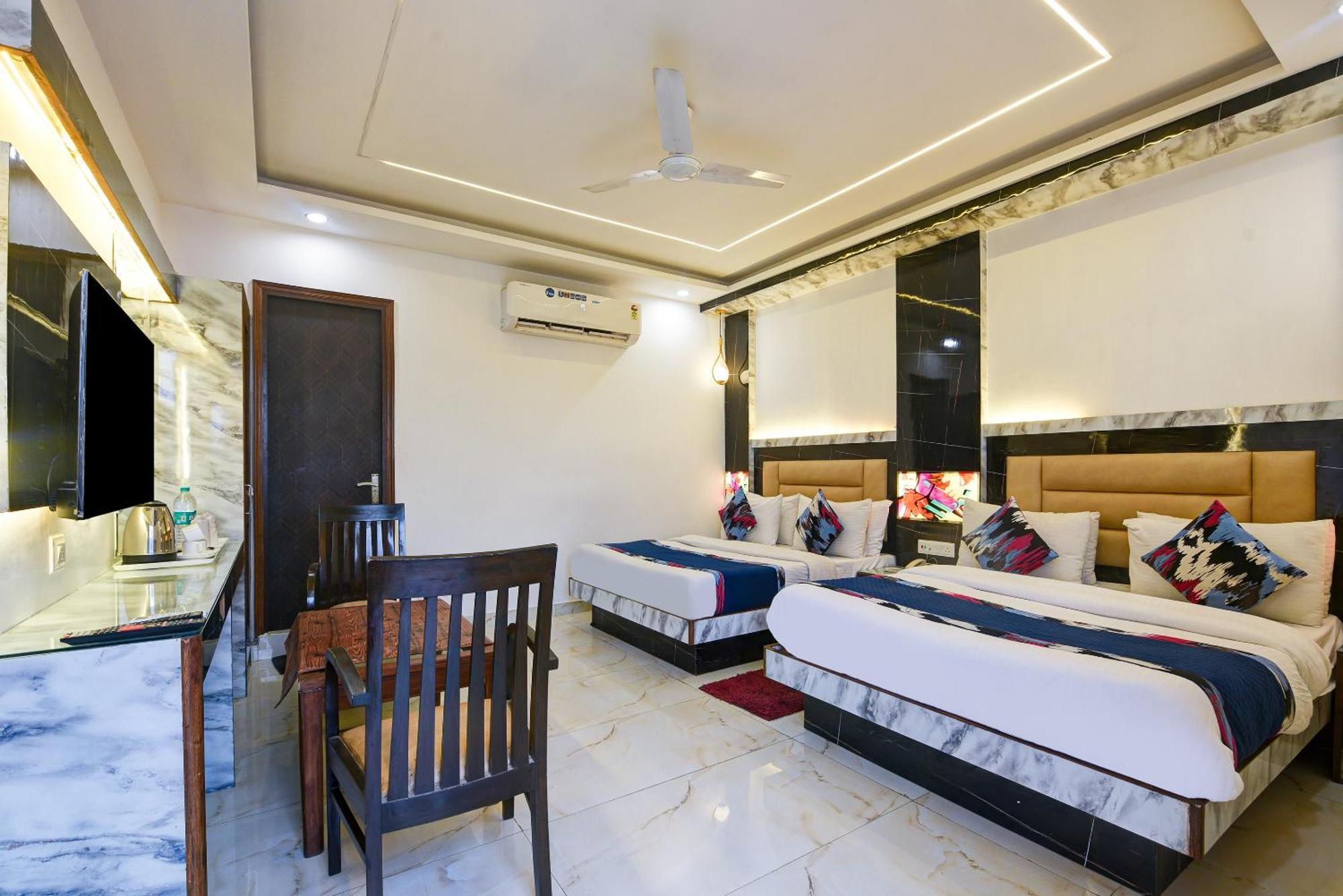 Hotel Shri Vinayak In Centre At Railway Station-by Rcg New Delhi