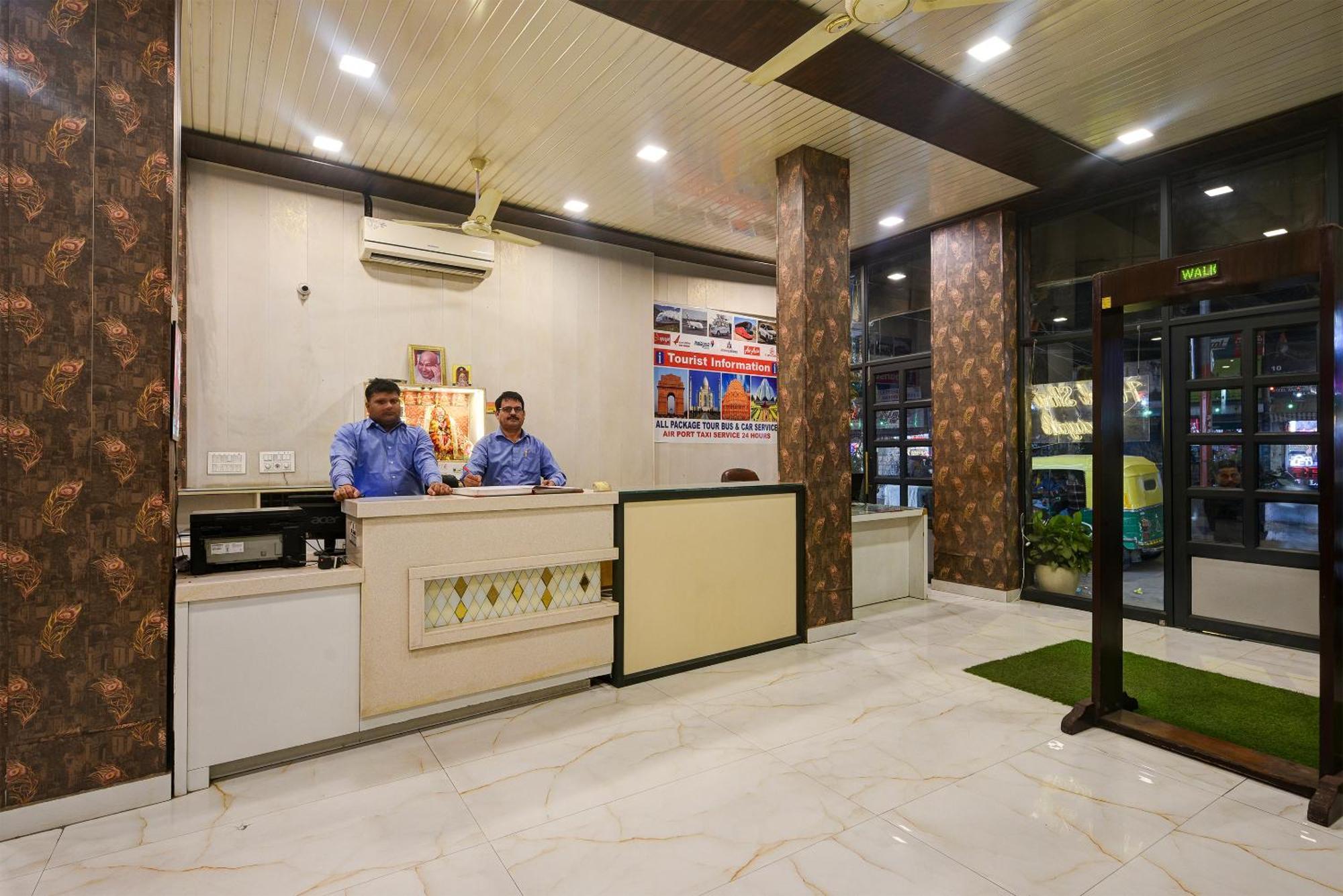 Hotel Shri Vinayak In Centre At Railway Station-by Rcg 4*