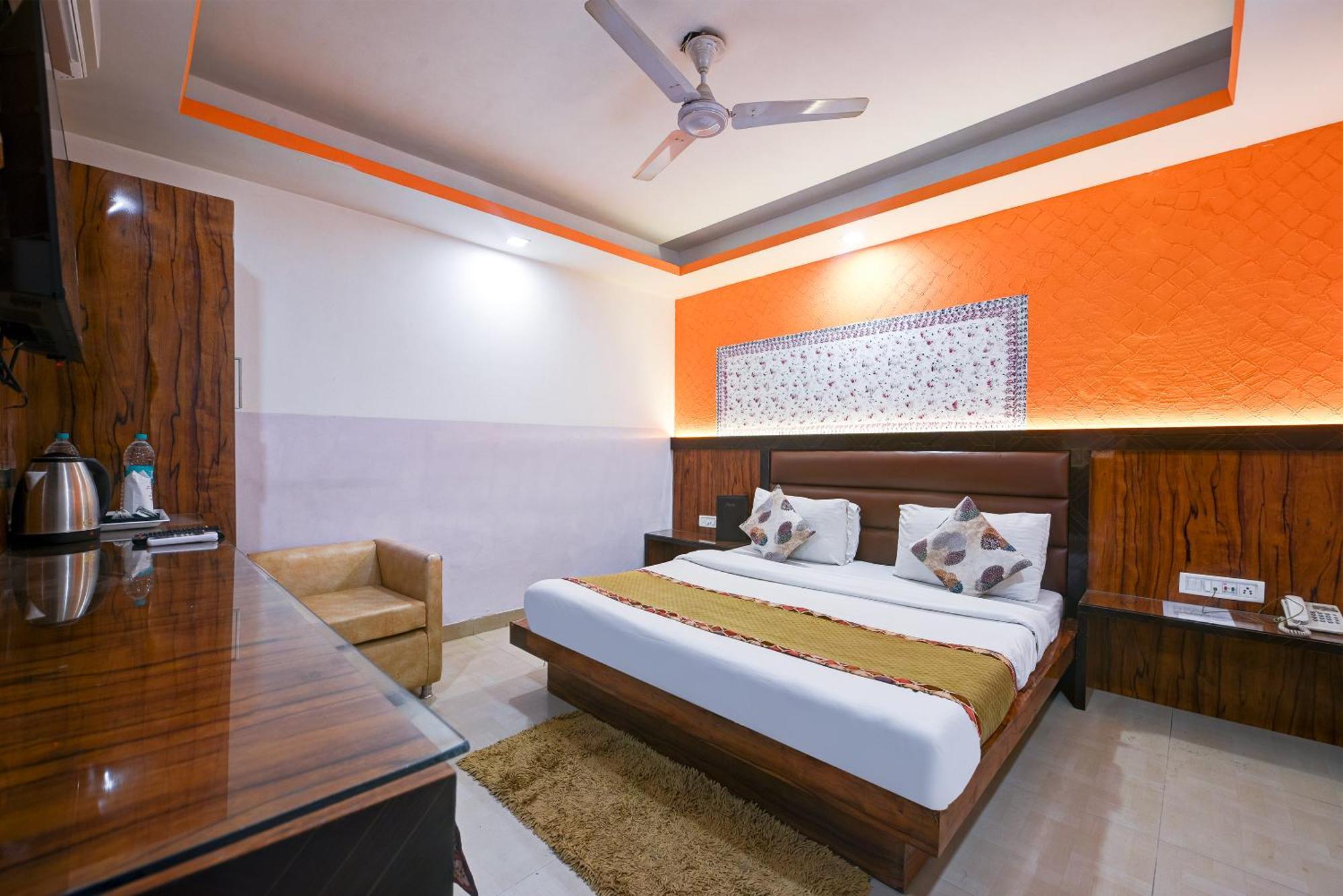Shri Vinayak In Centre At Railway Station-by Rcg Hotel New Delhi