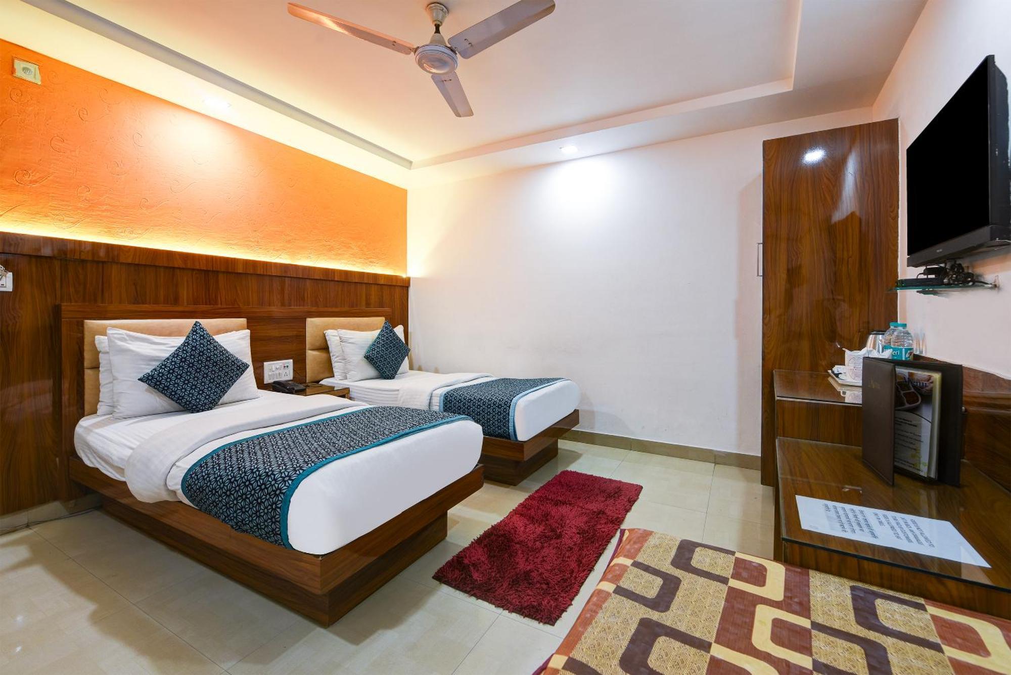 Shri Vinayak In Centre At Railway Station-by Rcg Hotel 4*