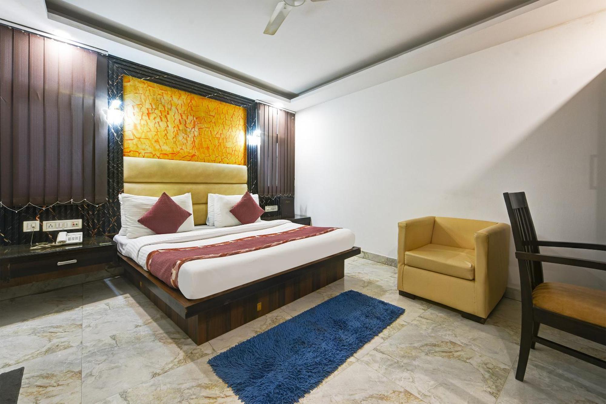 Hotel Shri Vinayak In Centre At Railway Station-by Rcg 4*
