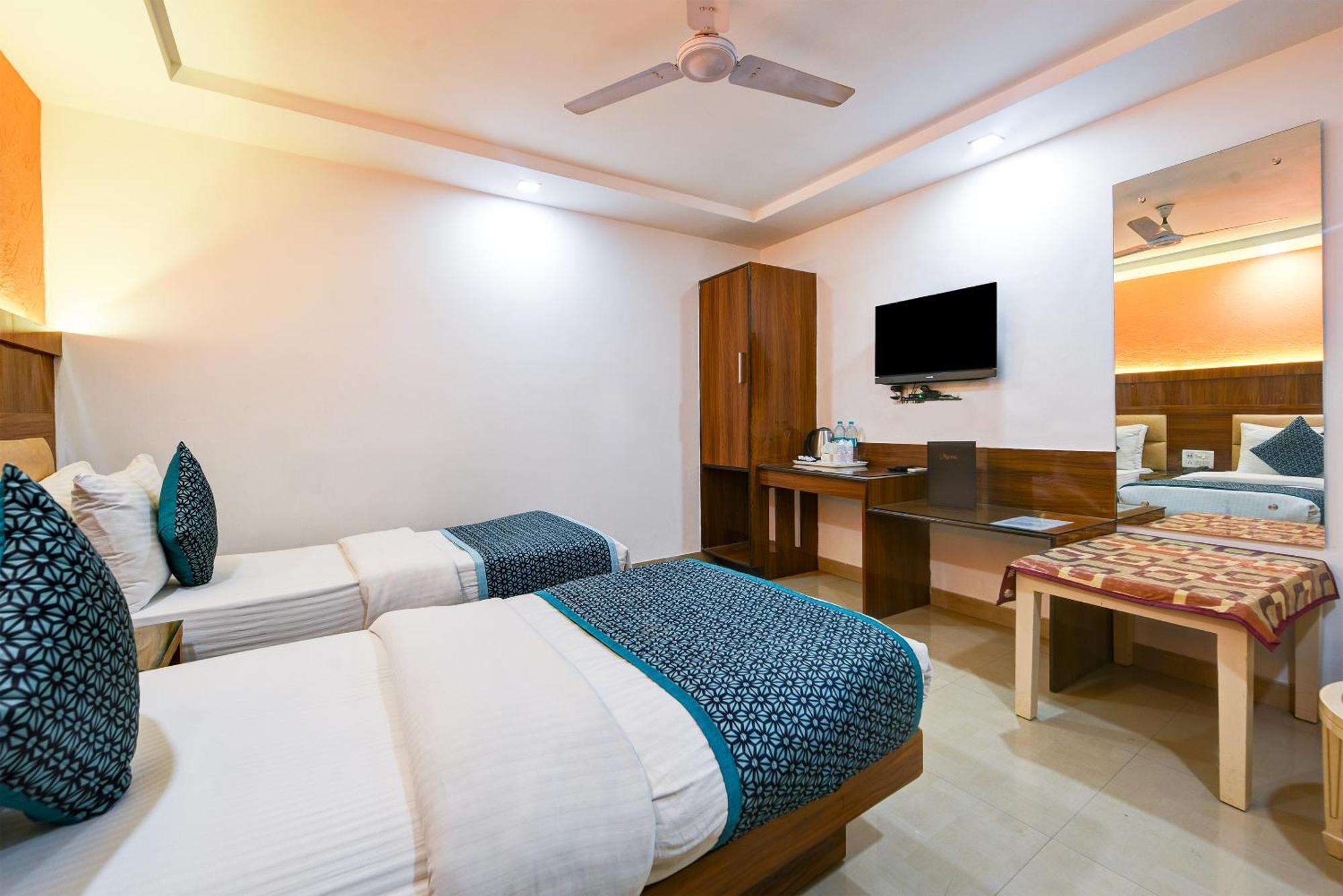 Shri Vinayak In Centre At Railway Station-by Rcg Hotel 4*