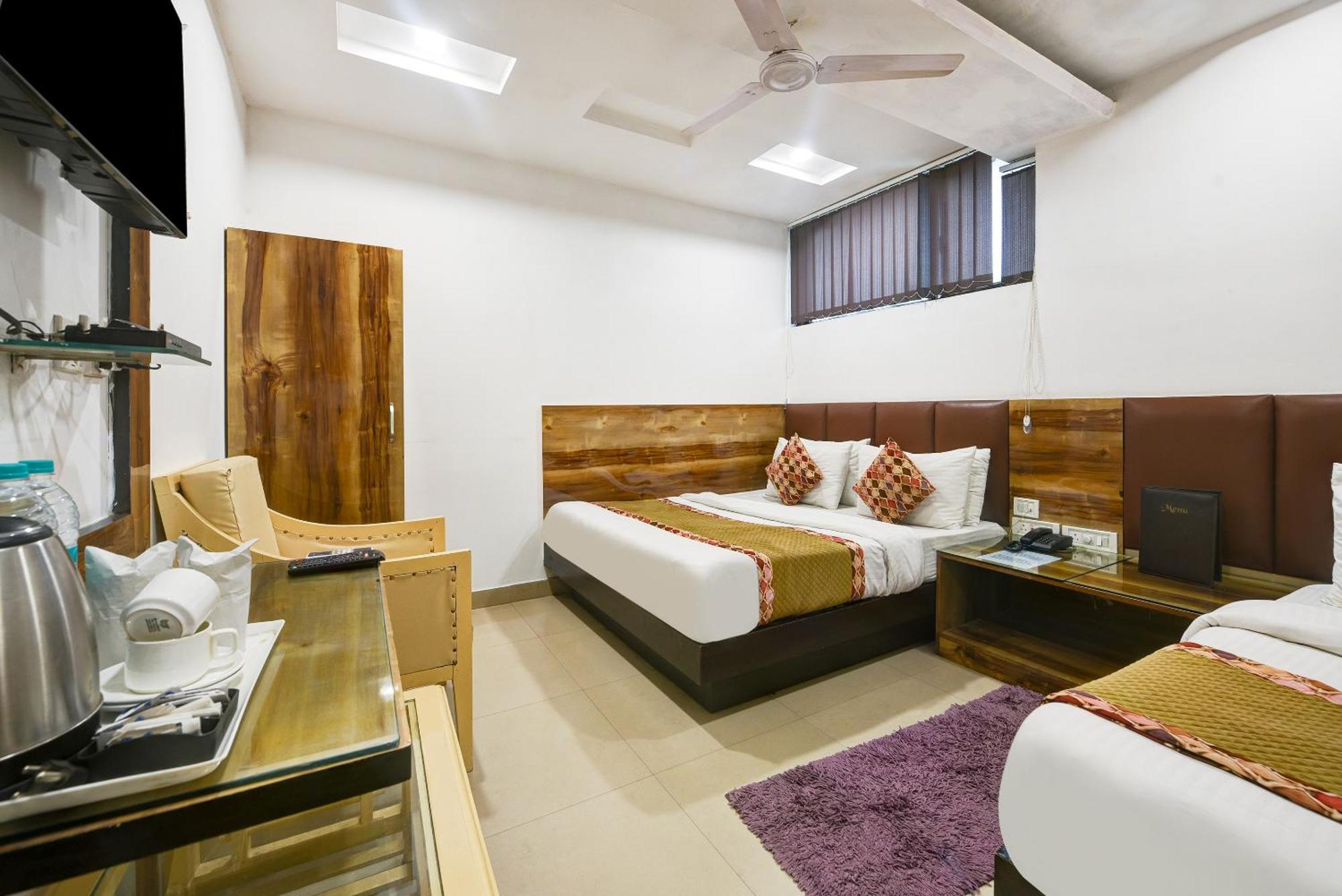 Hotel Shri Vinayak In Centre At Railway Station-by Rcg New Delhi