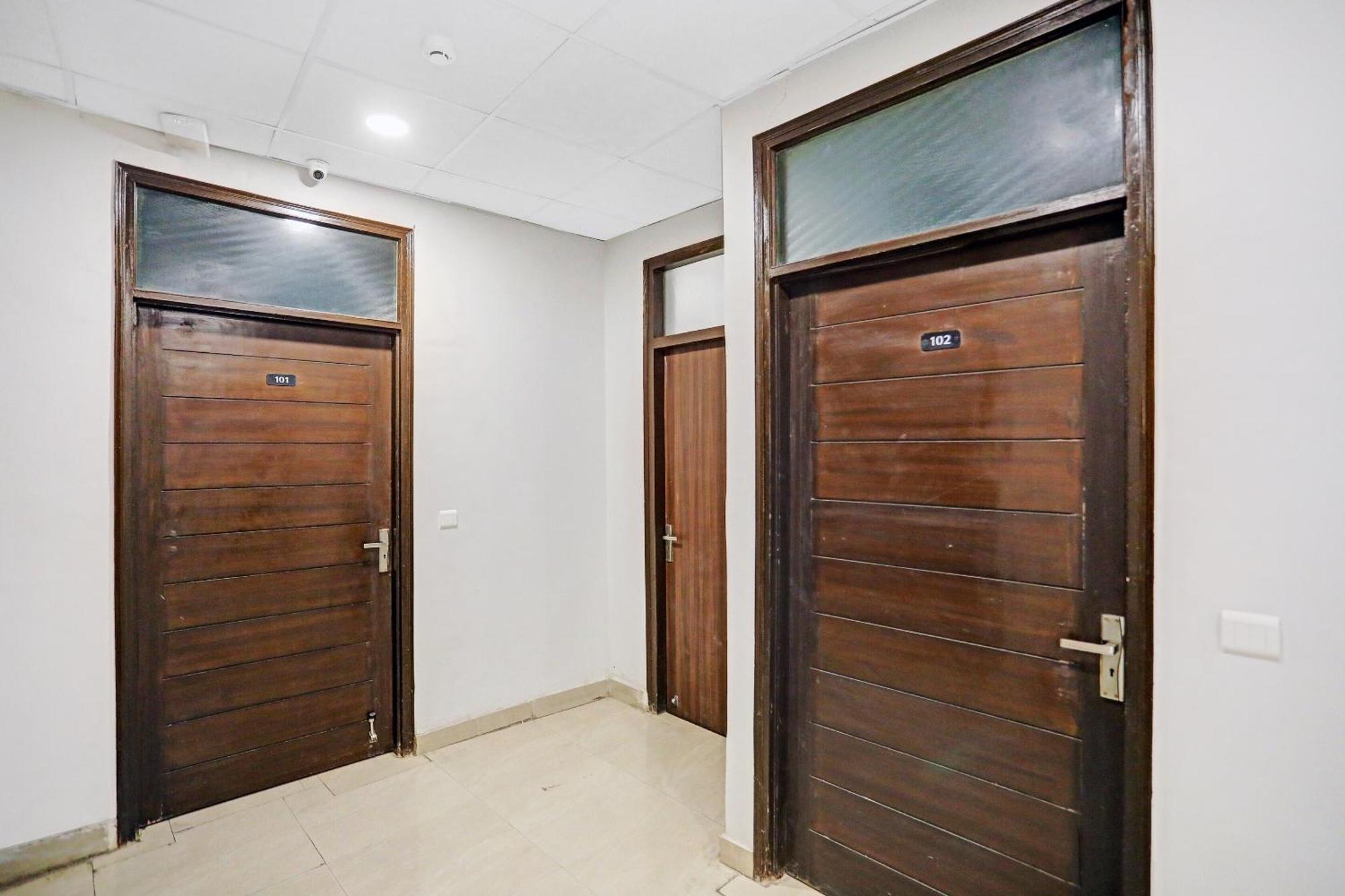 Collection O Agniv Residency Near Saket Metro Hotel