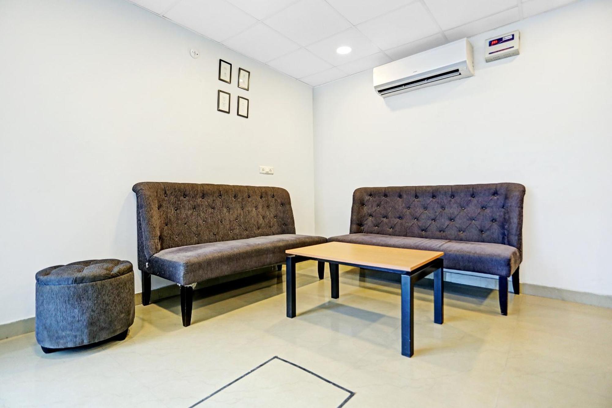 Hotel Collection O Agniv Residency Near Saket Metro New Delhi