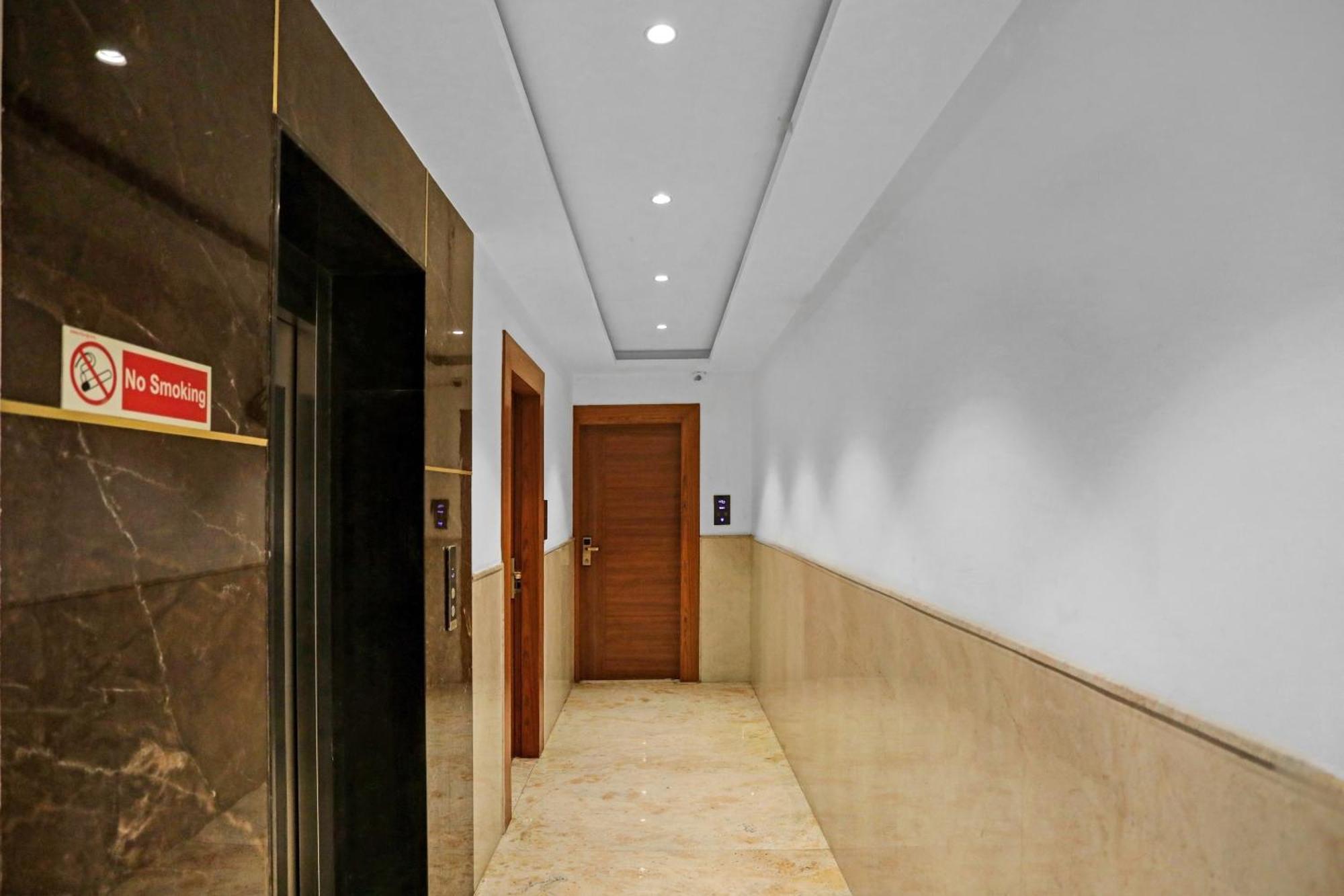 O Grand Elegant Near Delhi Airport Nova Deli