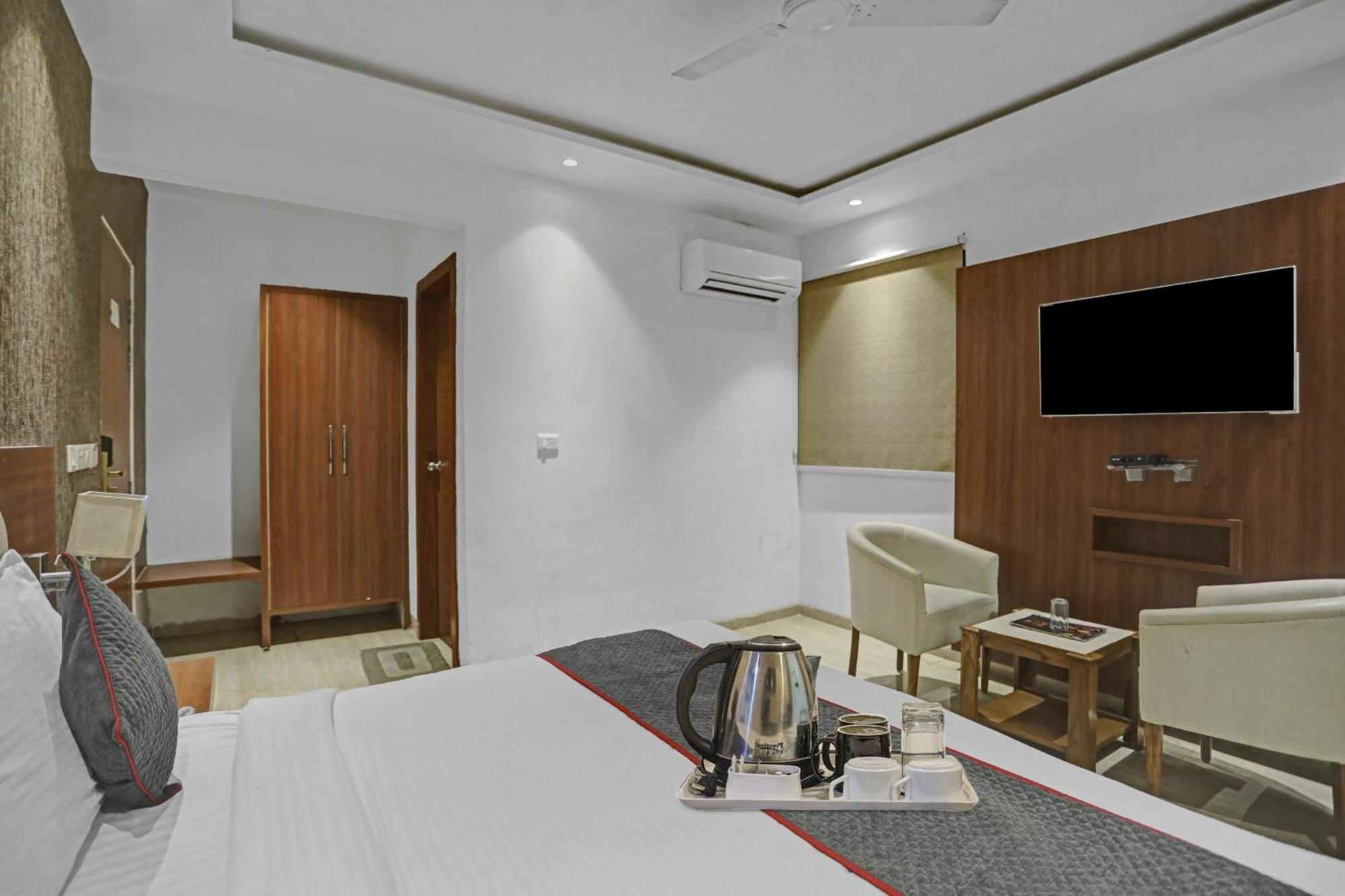 O Grand Elegant Near Delhi Airport Hotel 4*