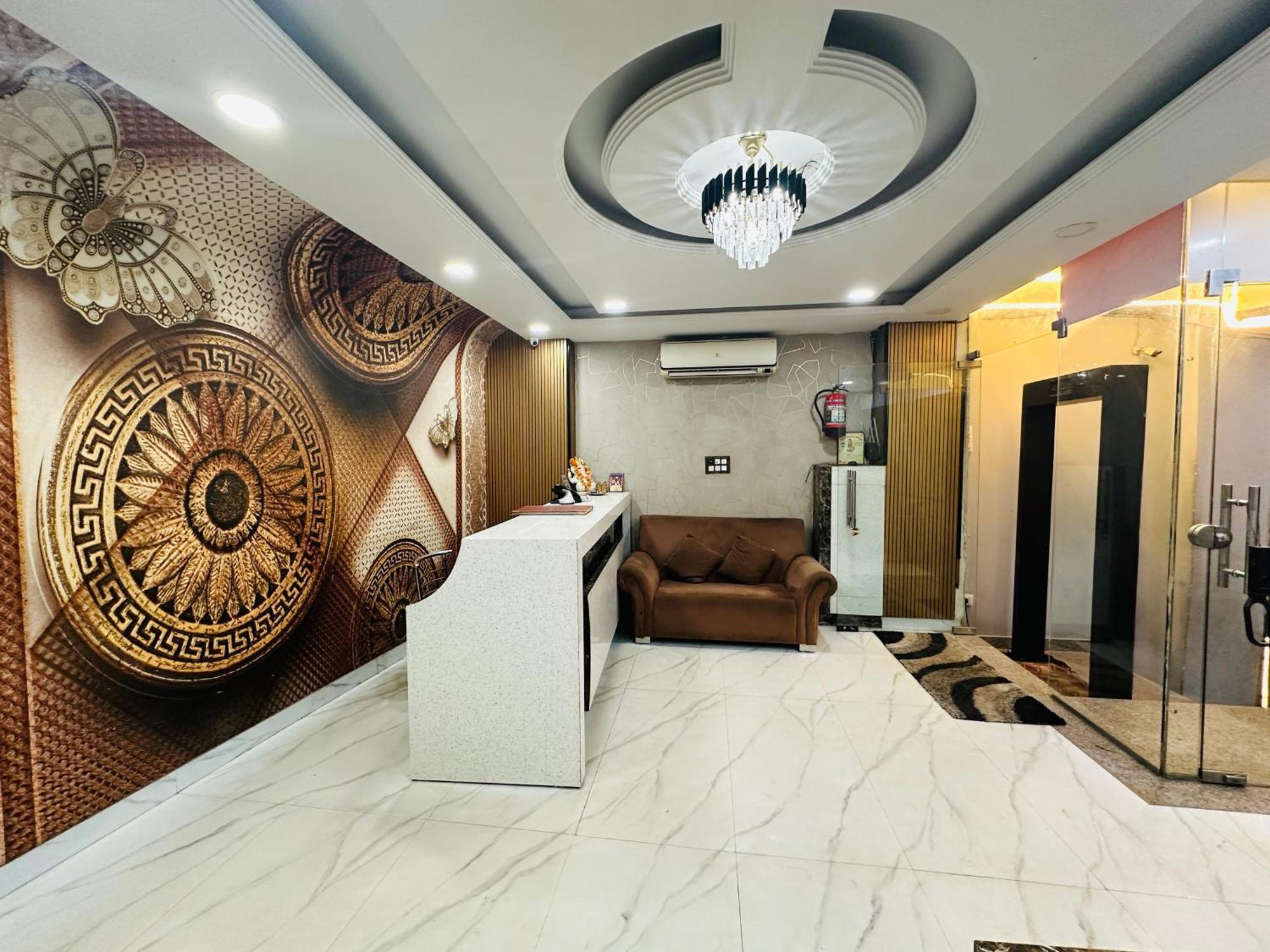Hotel S R Palace Near Delhi International Airport