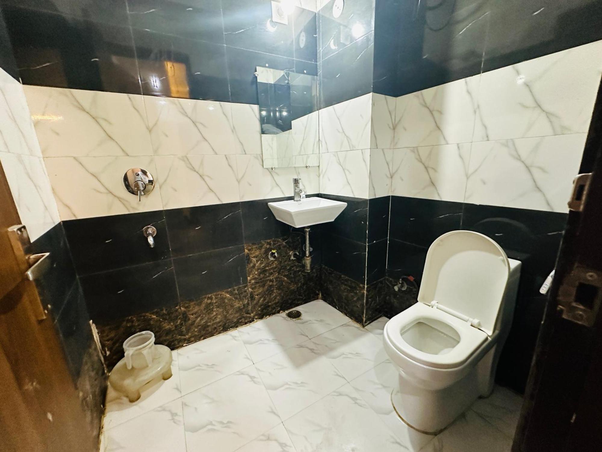 S R Palace Near Delhi International Airport Hotel New Delhi