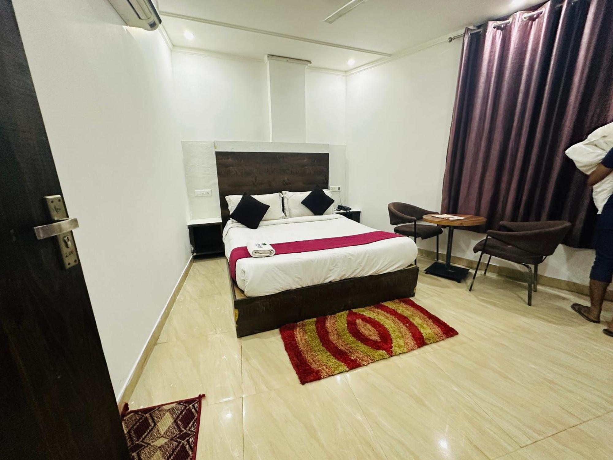 S R Palace Near Delhi International Airport New Delhi