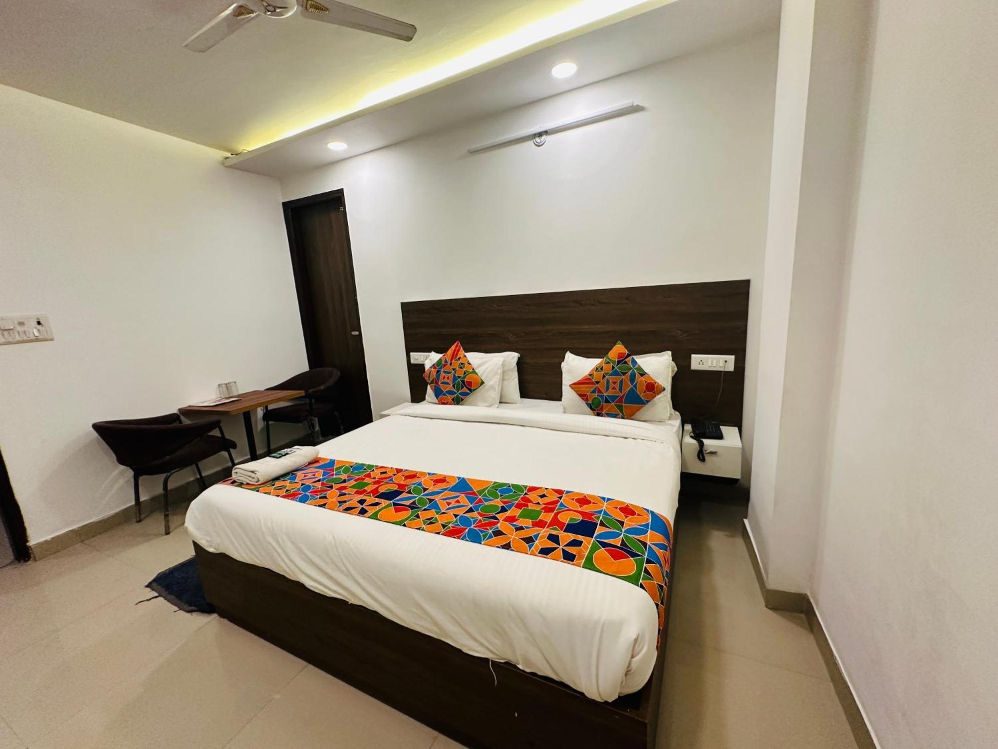 S R Palace Near Delhi International Airport Hotel New Delhi