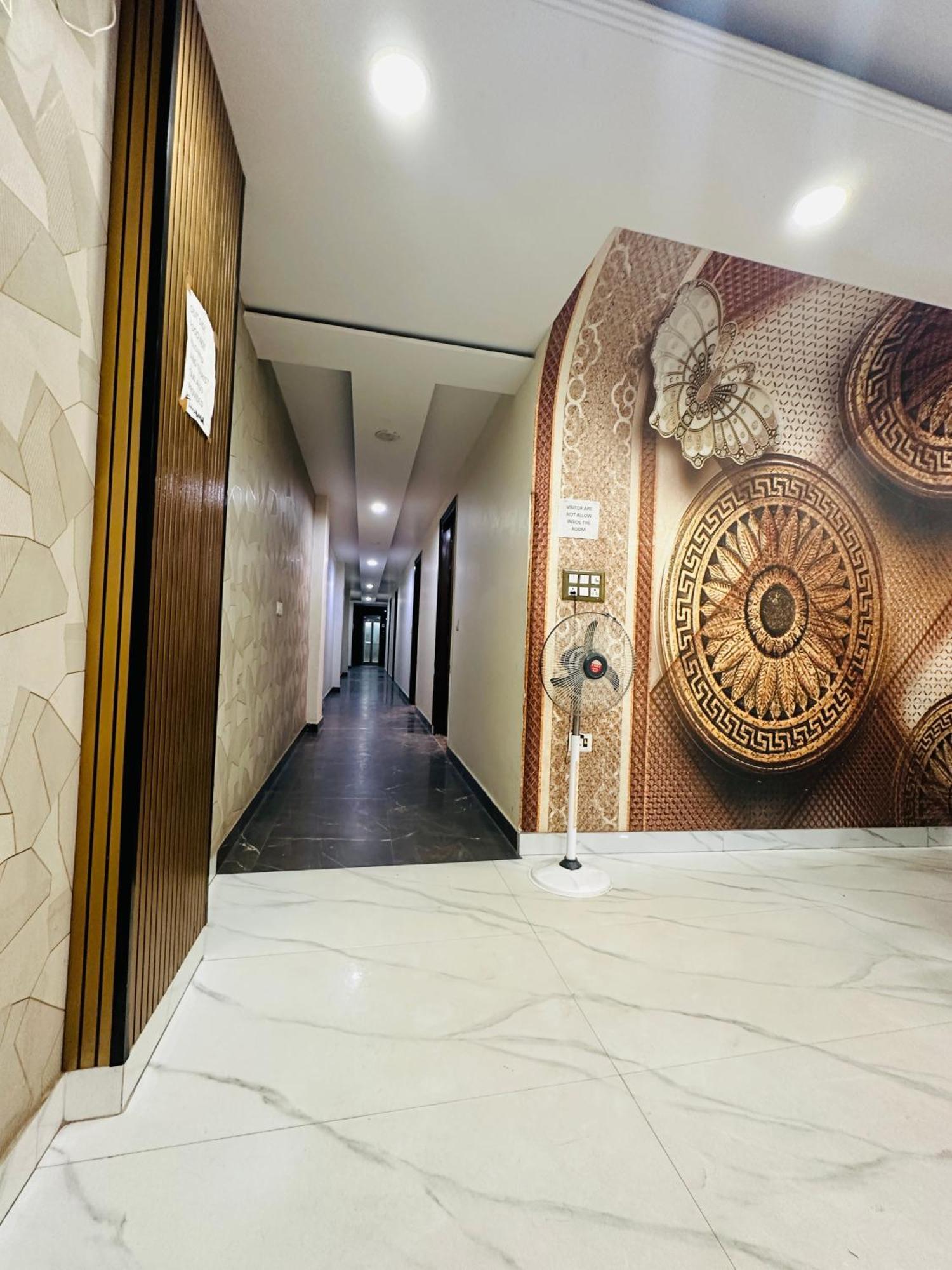 Hotel S R Palace Near Delhi International Airport