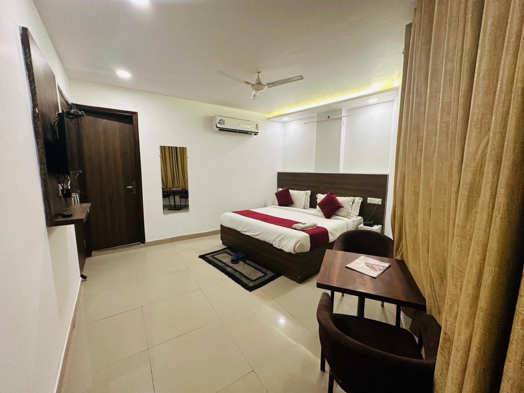S R Palace Near Delhi International Airport Hotel New Delhi