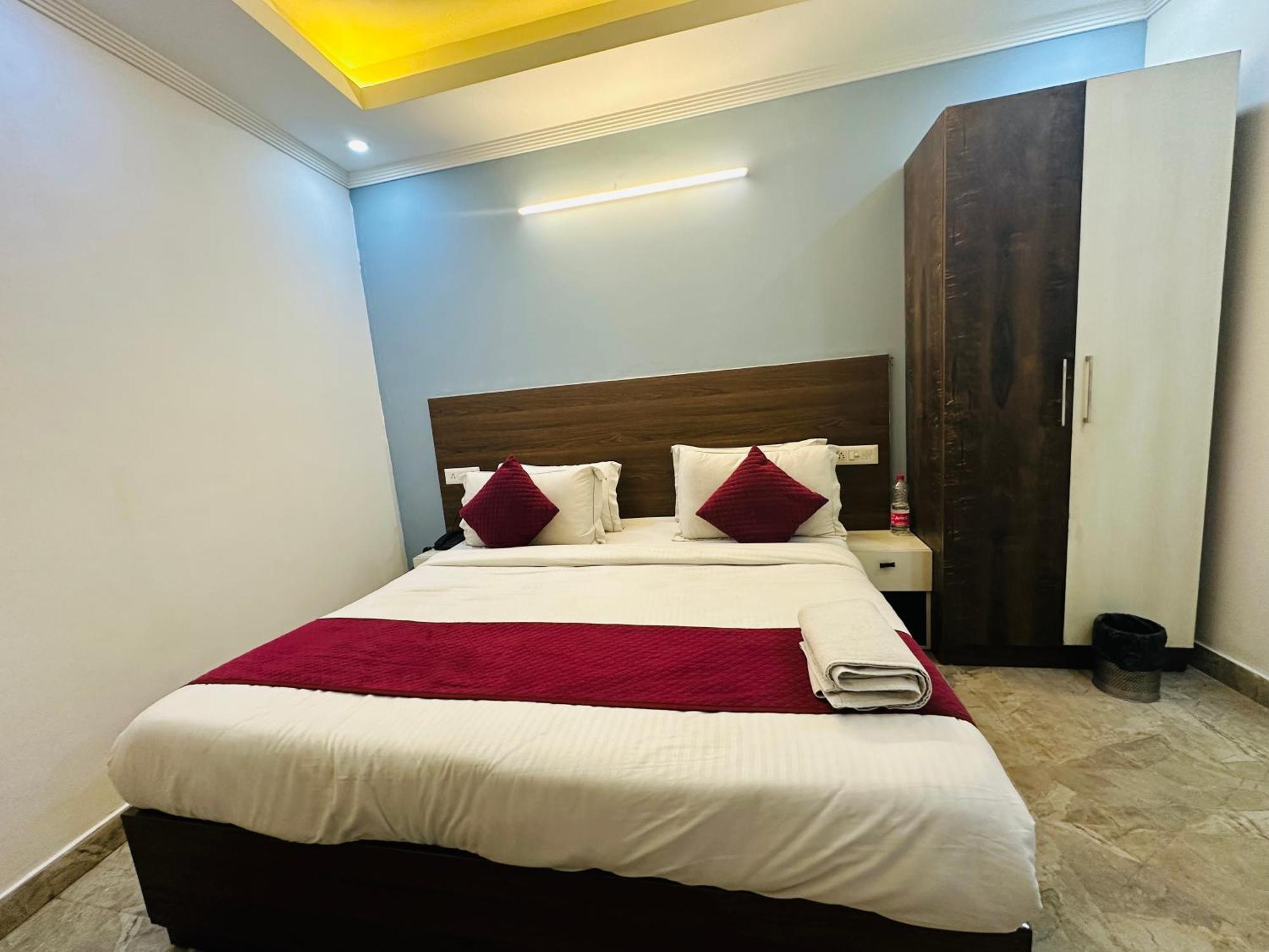 S R Palace Near Delhi International Airport New Delhi