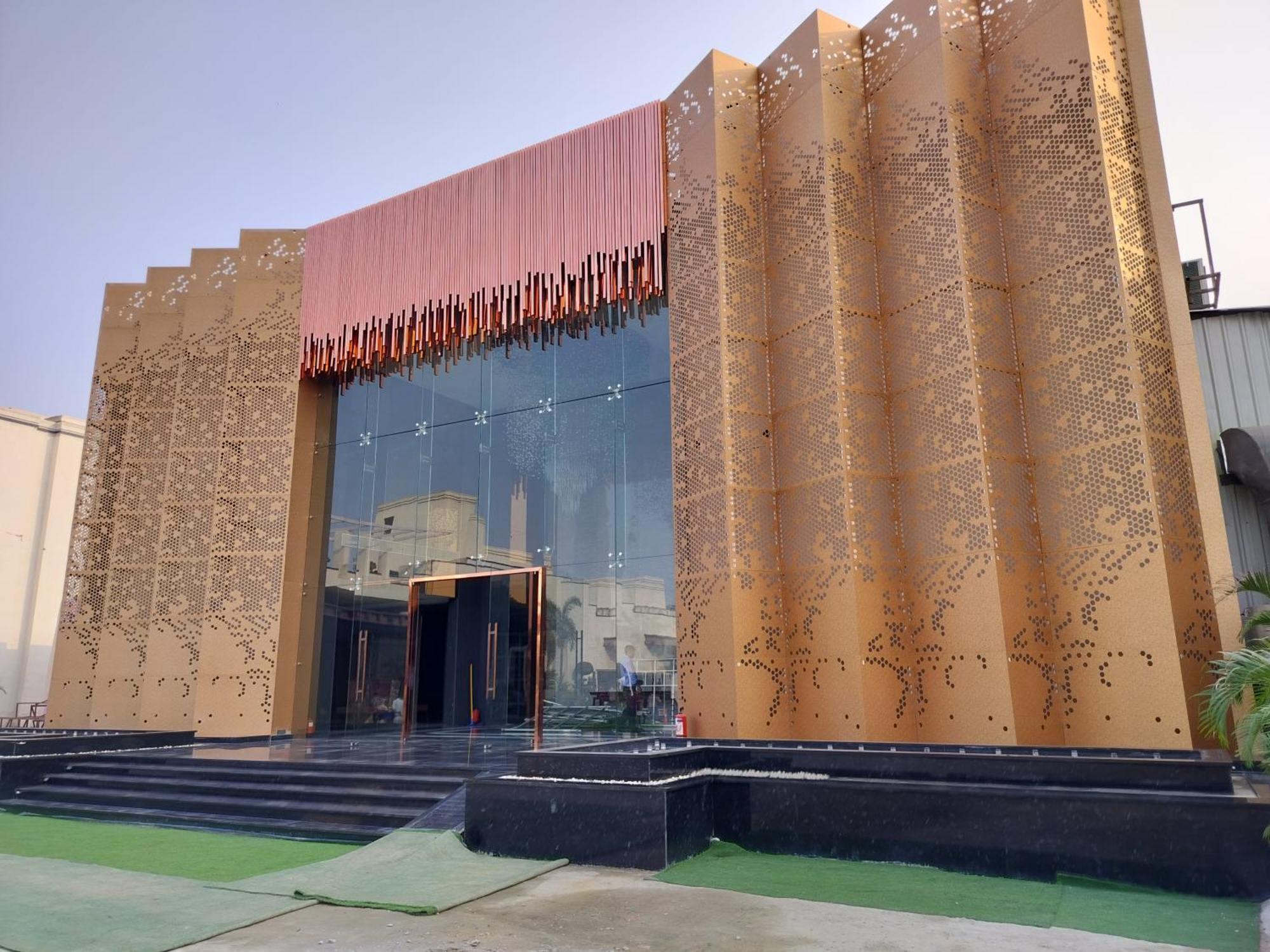 Hotel Bel-la Monde Nh8 At 6km From Igi Airport Delhi
