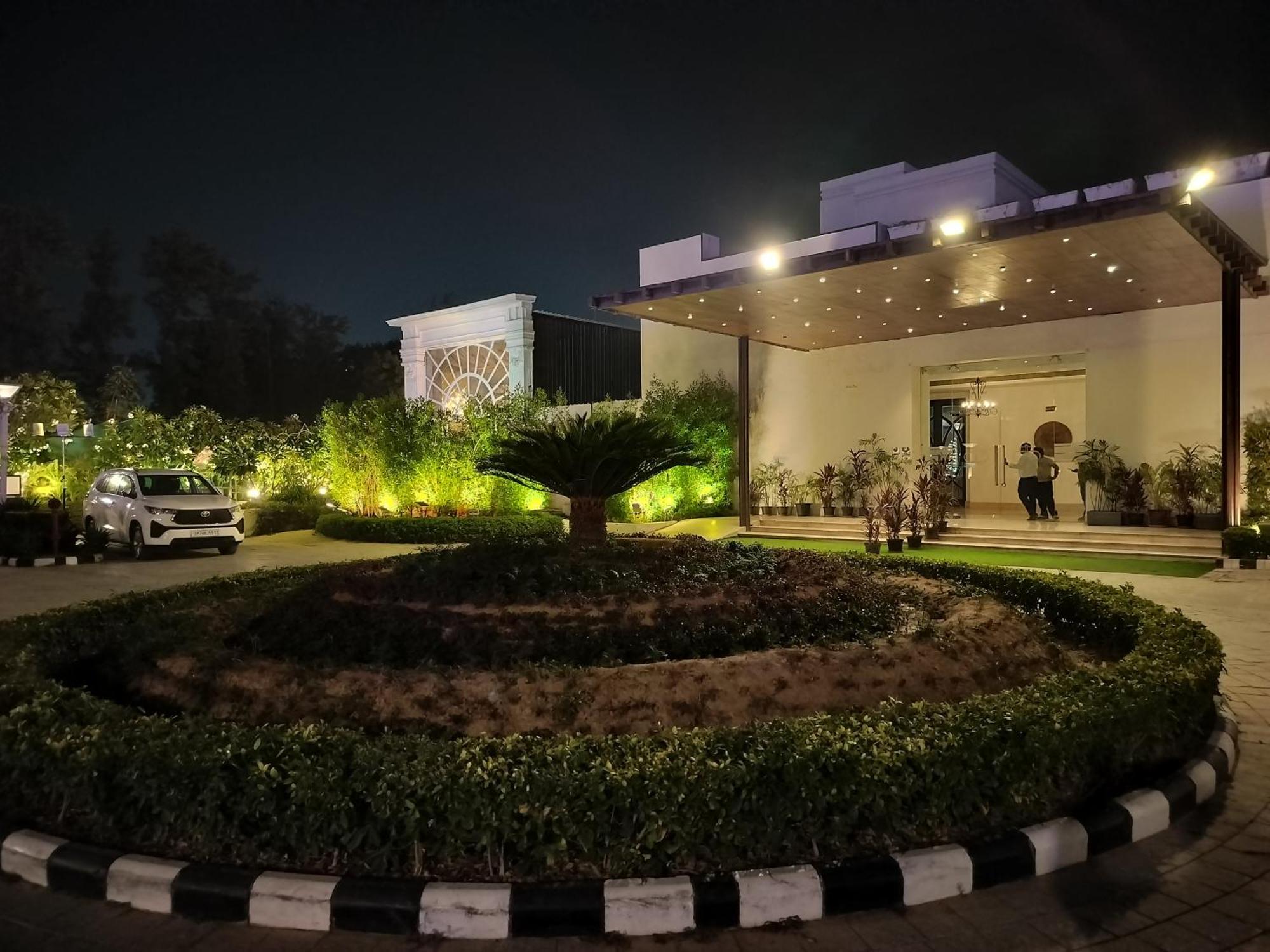 Bel-la Monde Nh8 At 6km From Igi Airport Delhi Hotel New Delhi